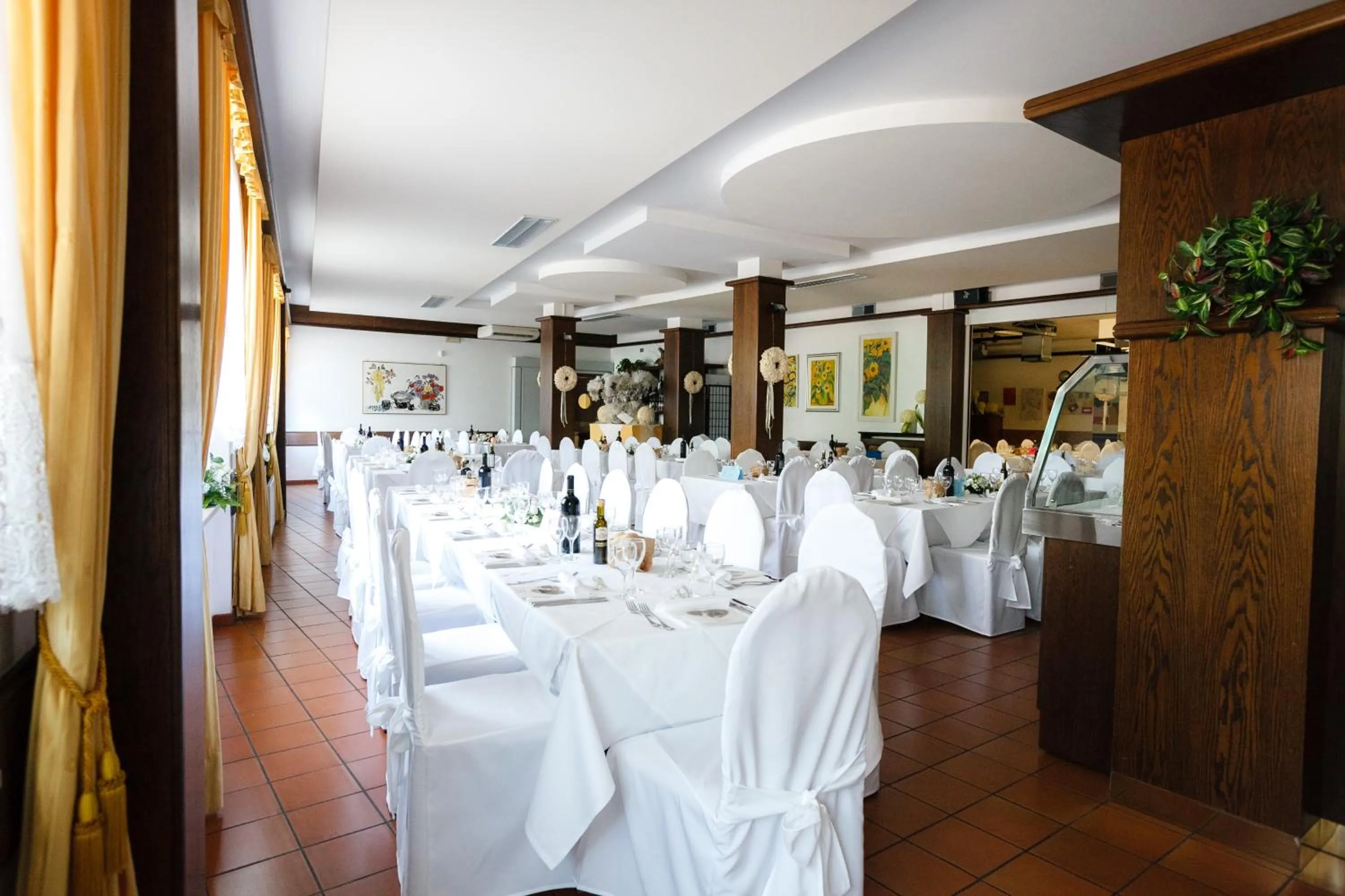 Restaurant/places to eat in Hotel Olimpic