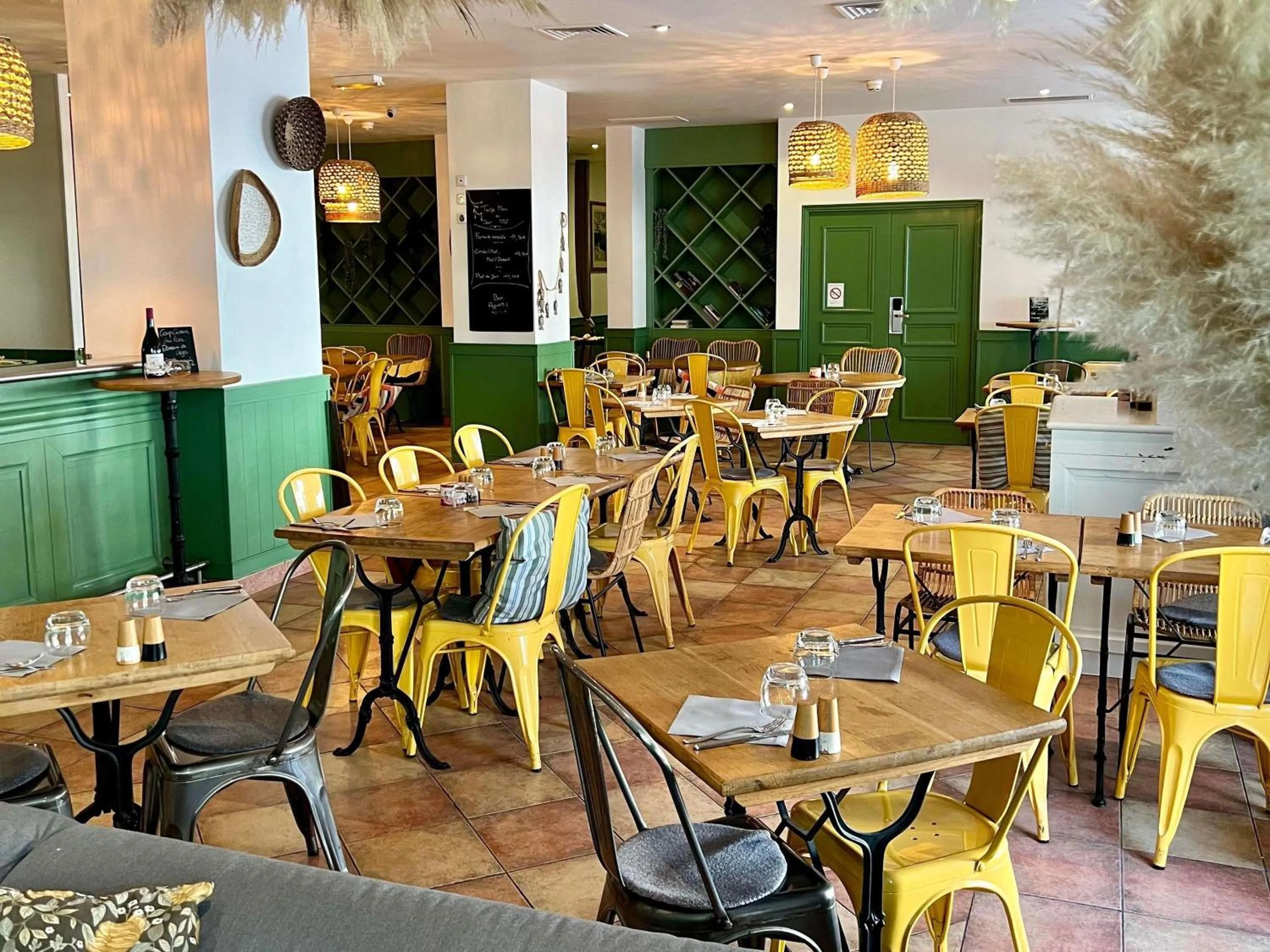 Restaurant/places to eat in ibis Montpellier Centre Polygone