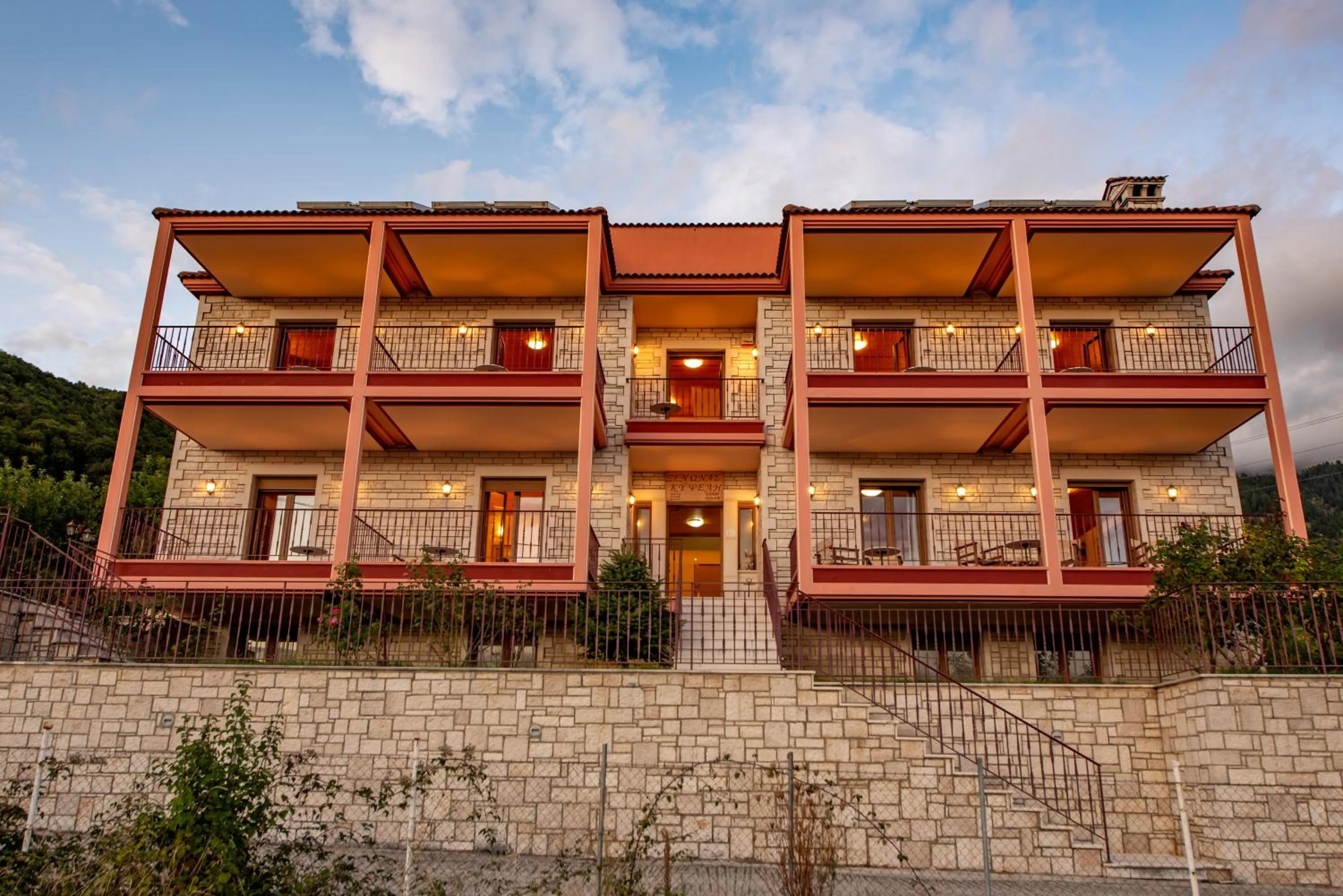 Property building in Xenonas Kypseli