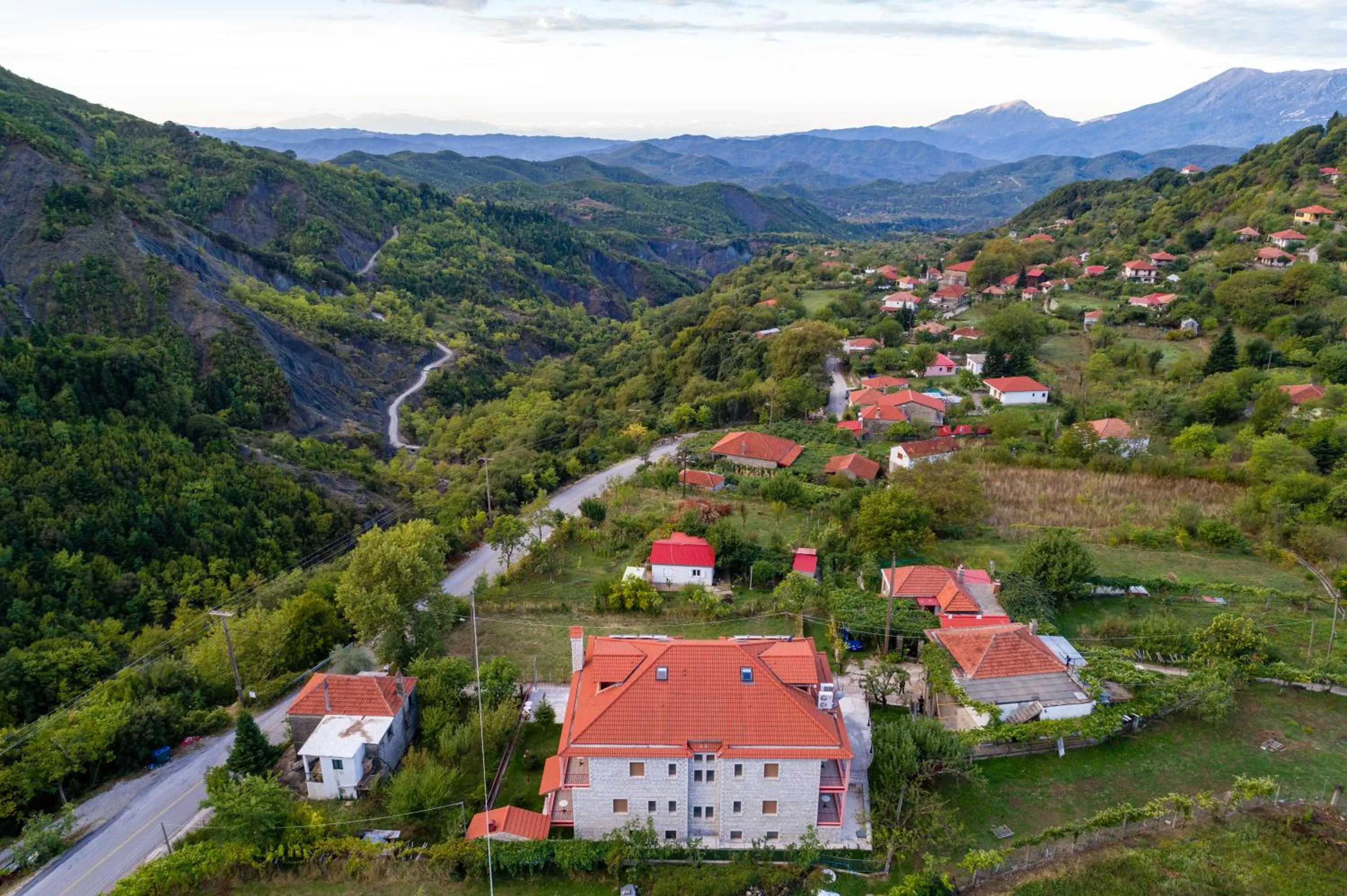 Property building in Xenonas Kypseli