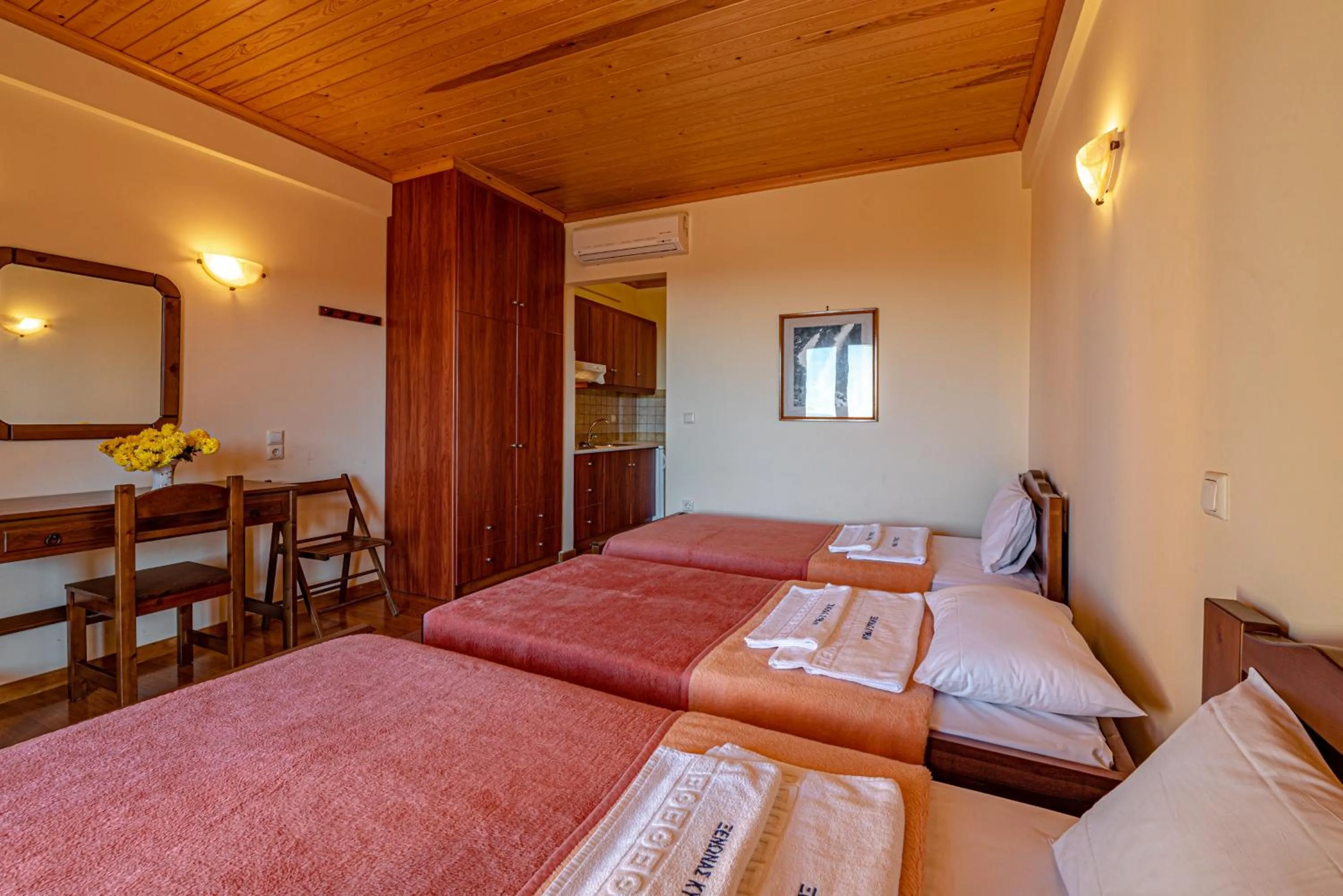 Bed in Xenonas Kypseli