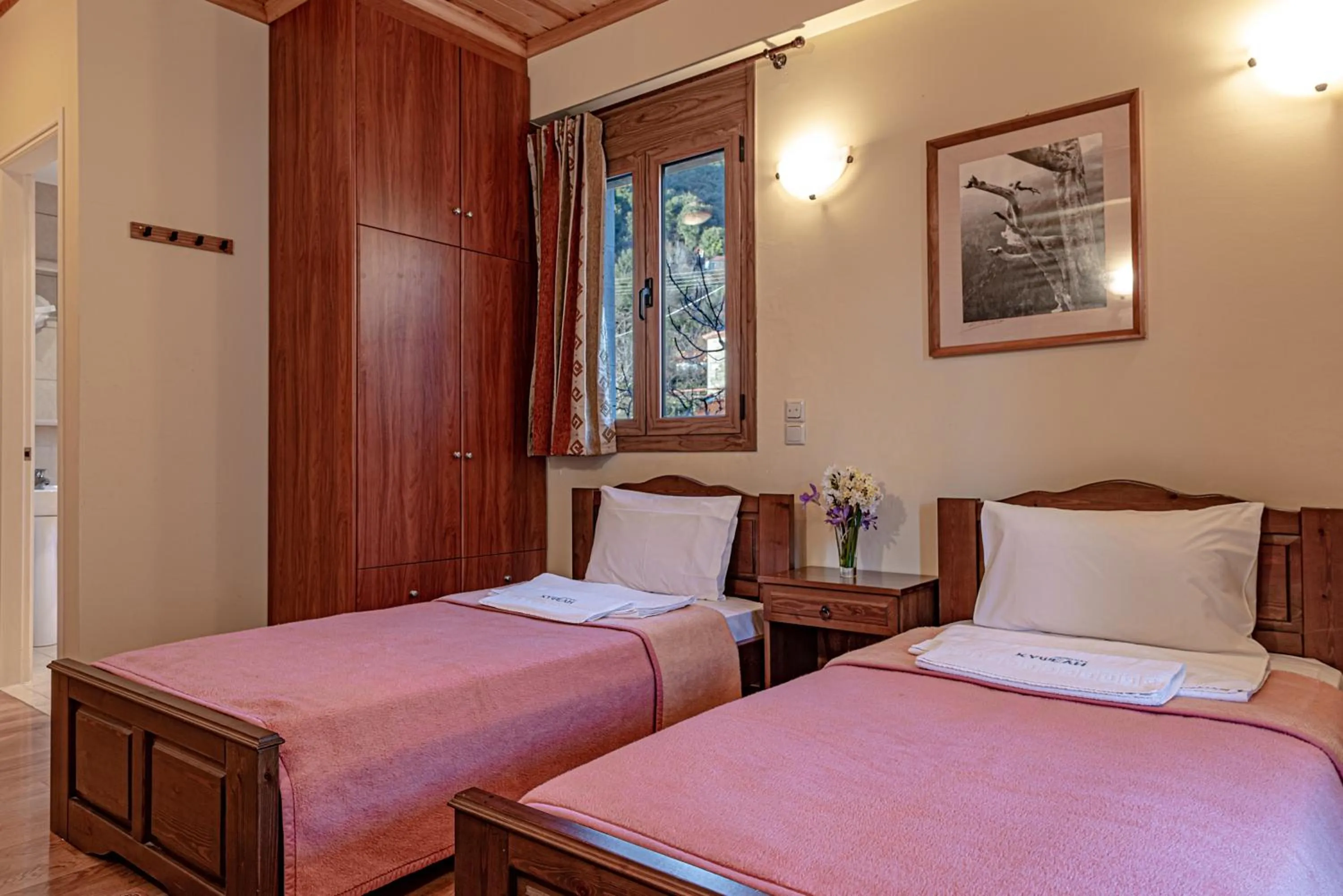 Bedroom, Bed in Xenonas Kypseli