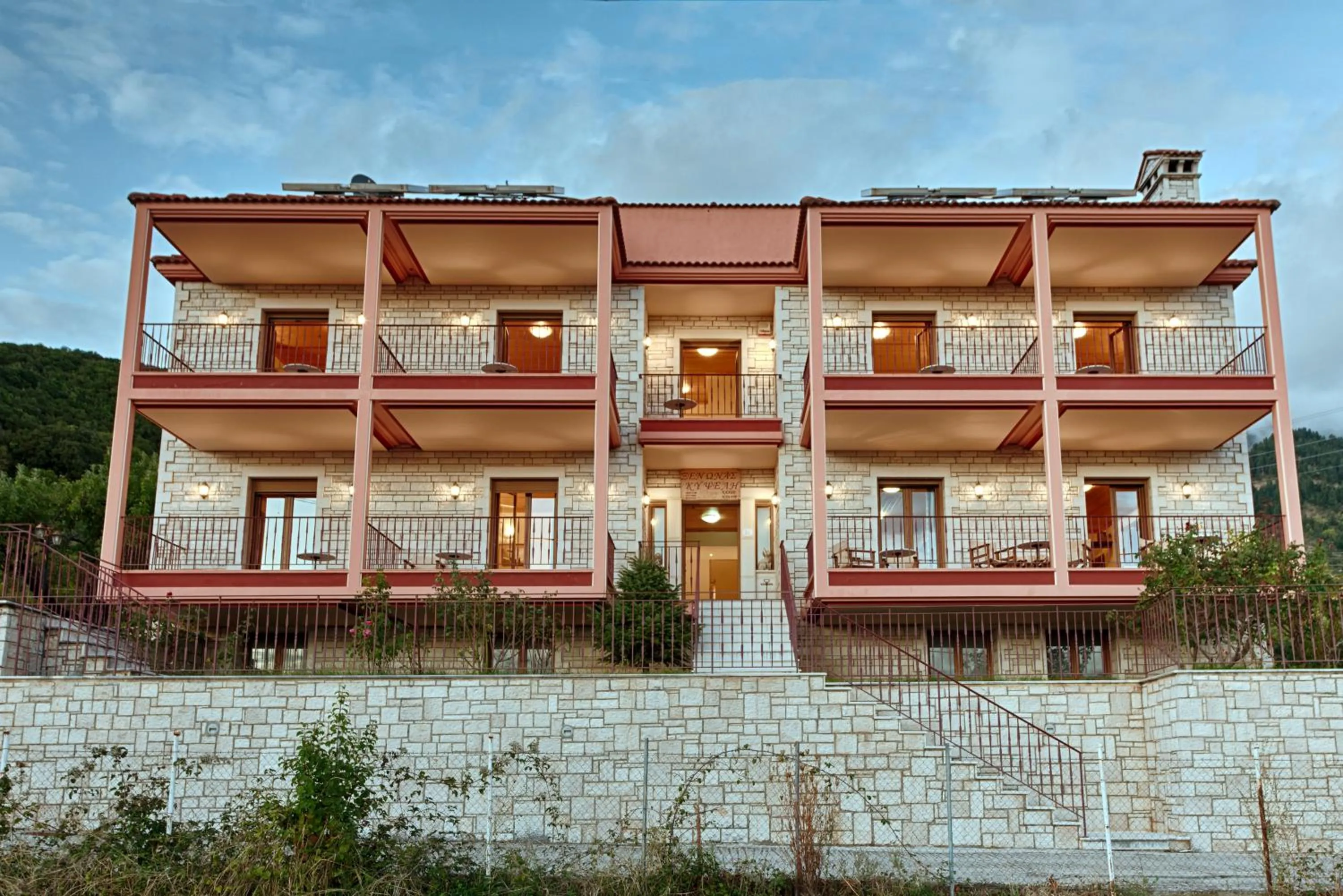 Property building in Xenonas Kypseli