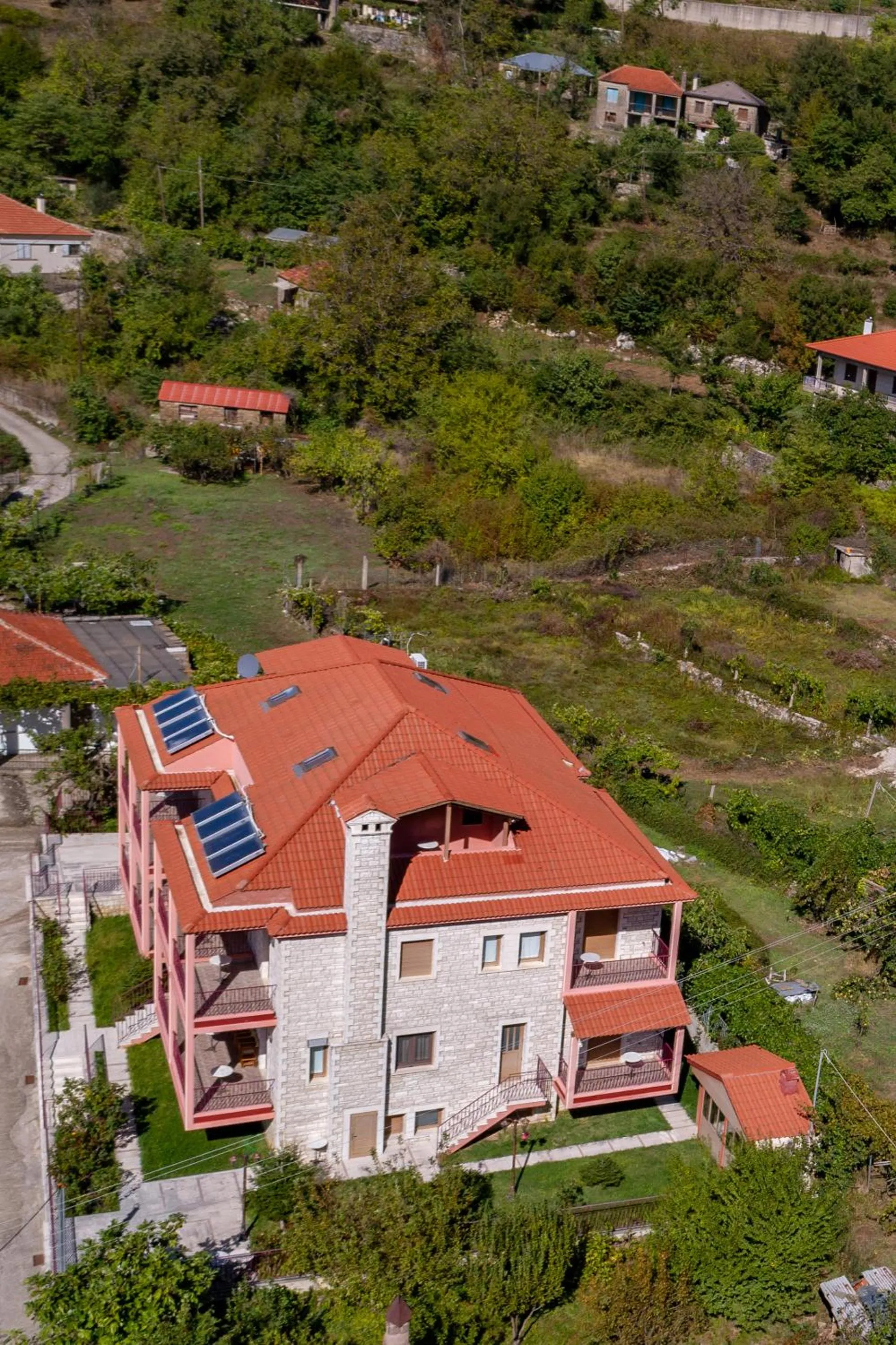 Property building in Xenonas Kypseli