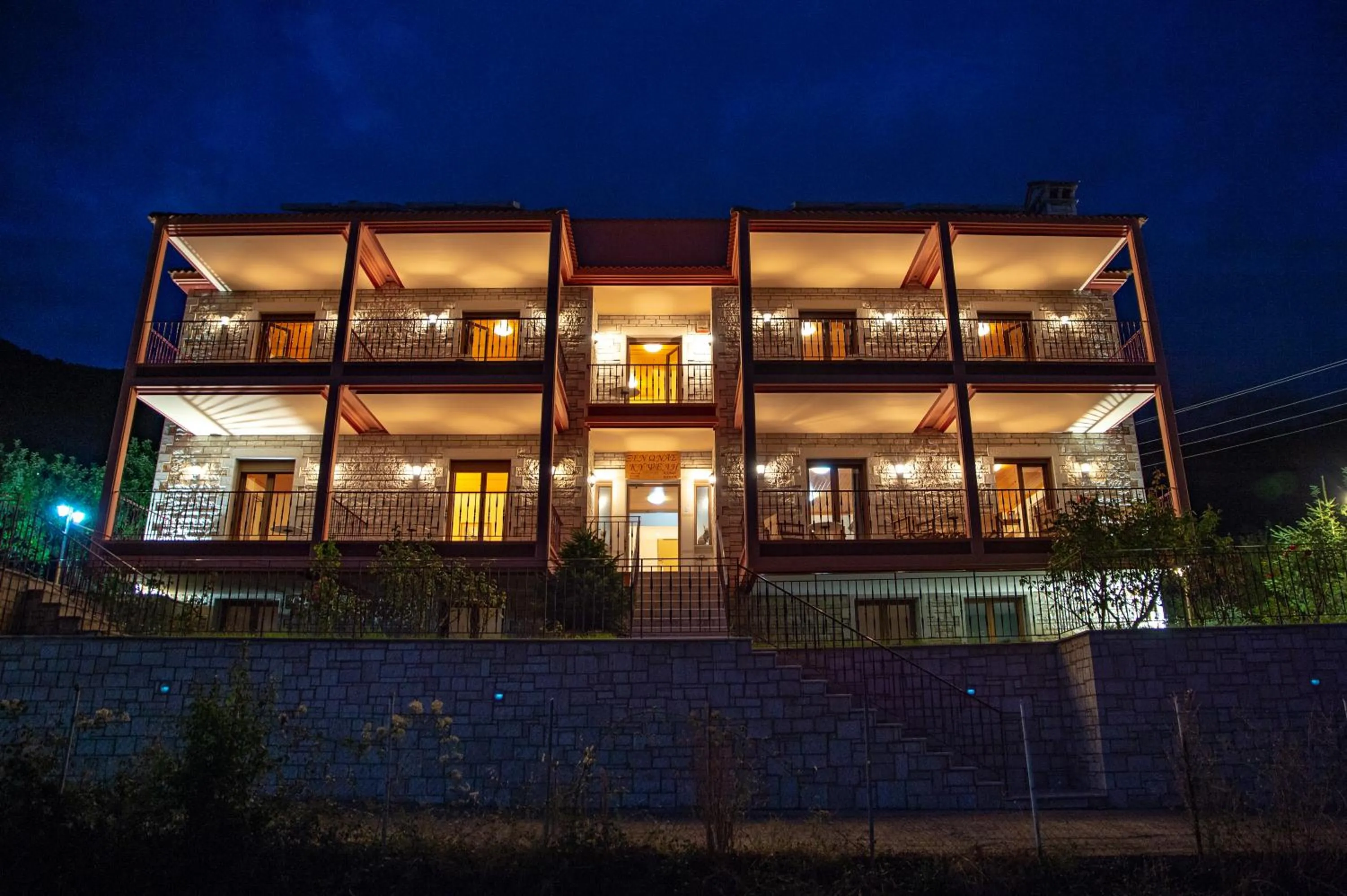 Property building in Xenonas Kypseli