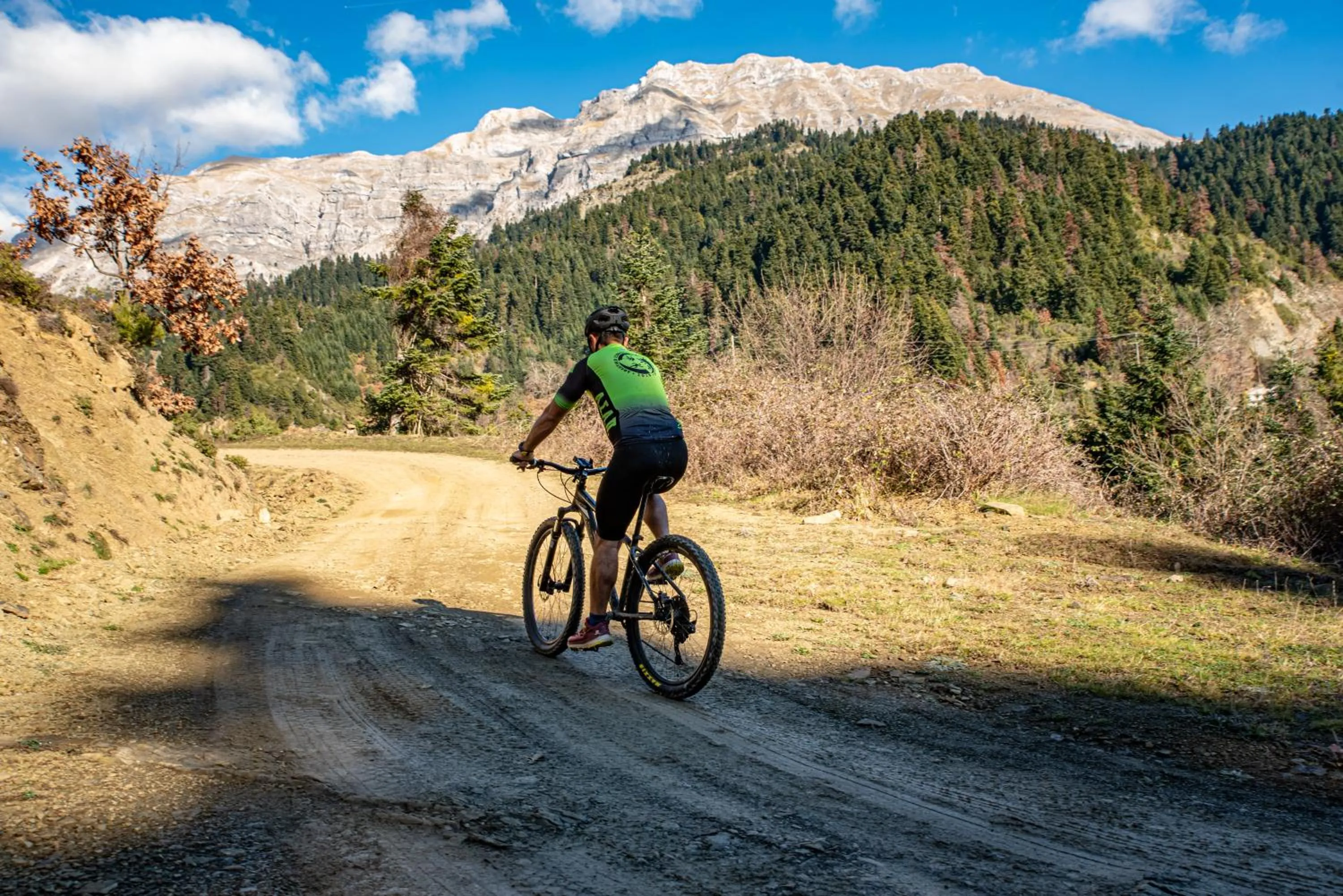 Hiking in Xenonas Kypseli