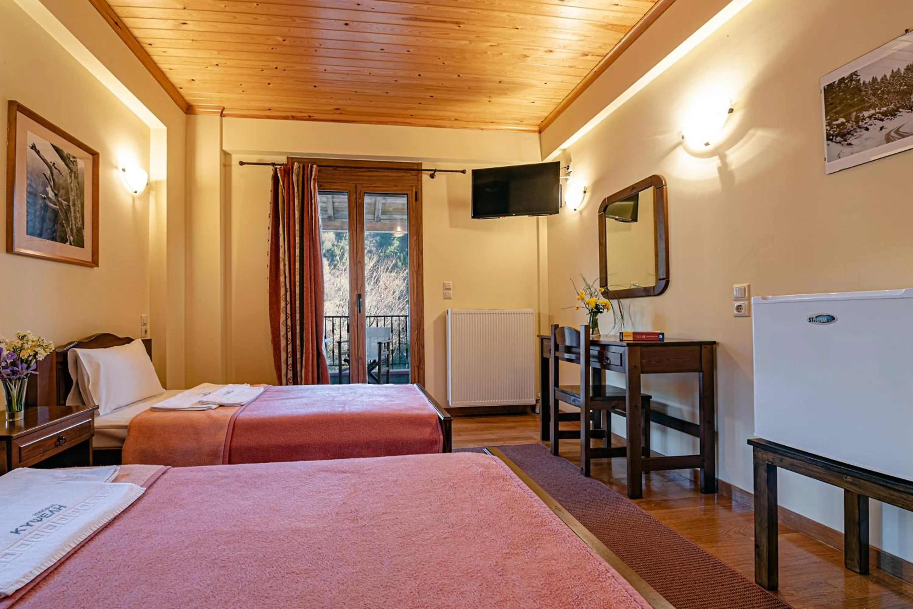 Bedroom, Bed in Xenonas Kypseli