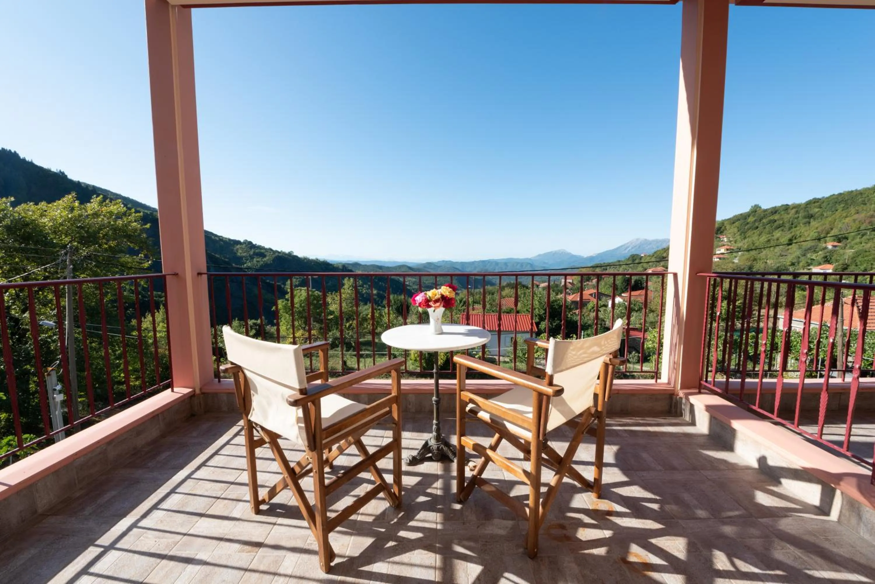 Day in Xenonas Kypseli