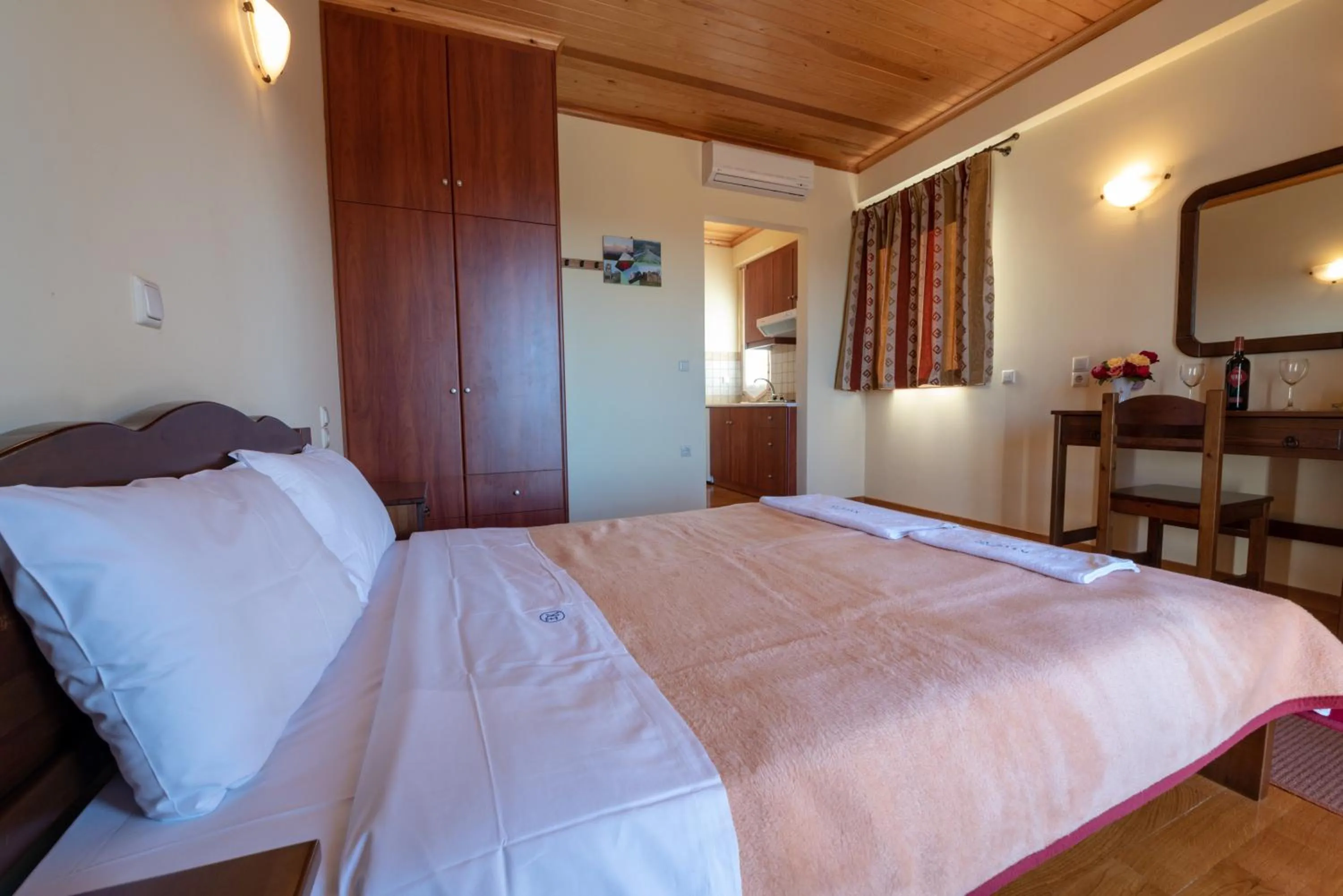 Bed in Xenonas Kypseli