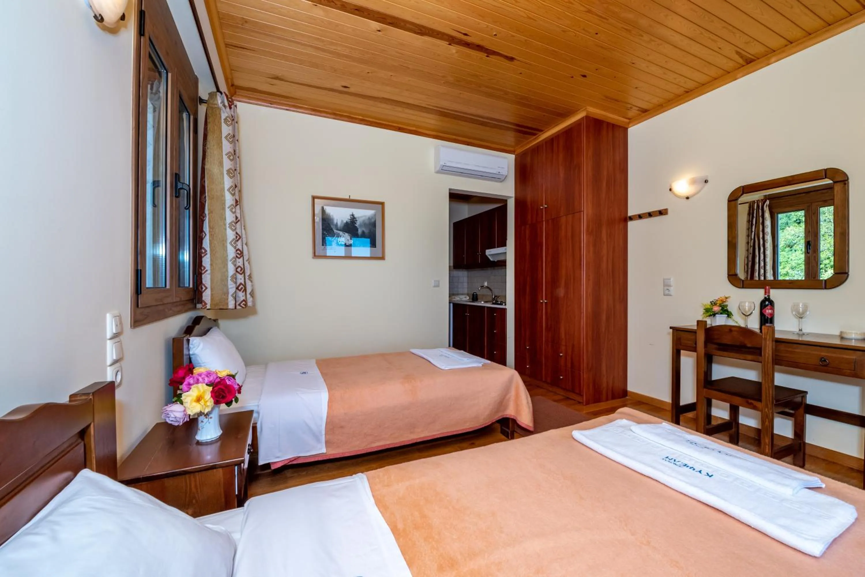 TV and multimedia, Bed in Xenonas Kypseli