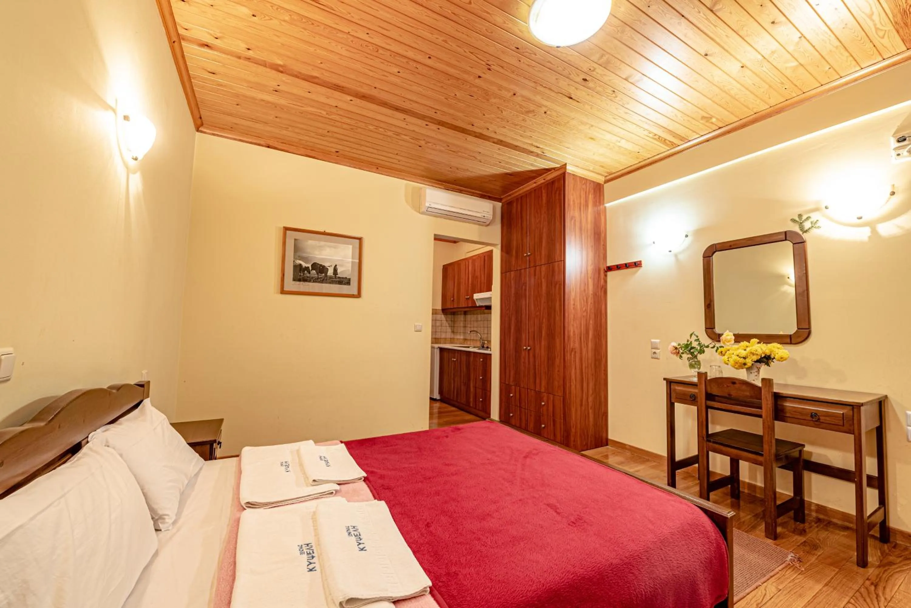 Bed in Xenonas Kypseli