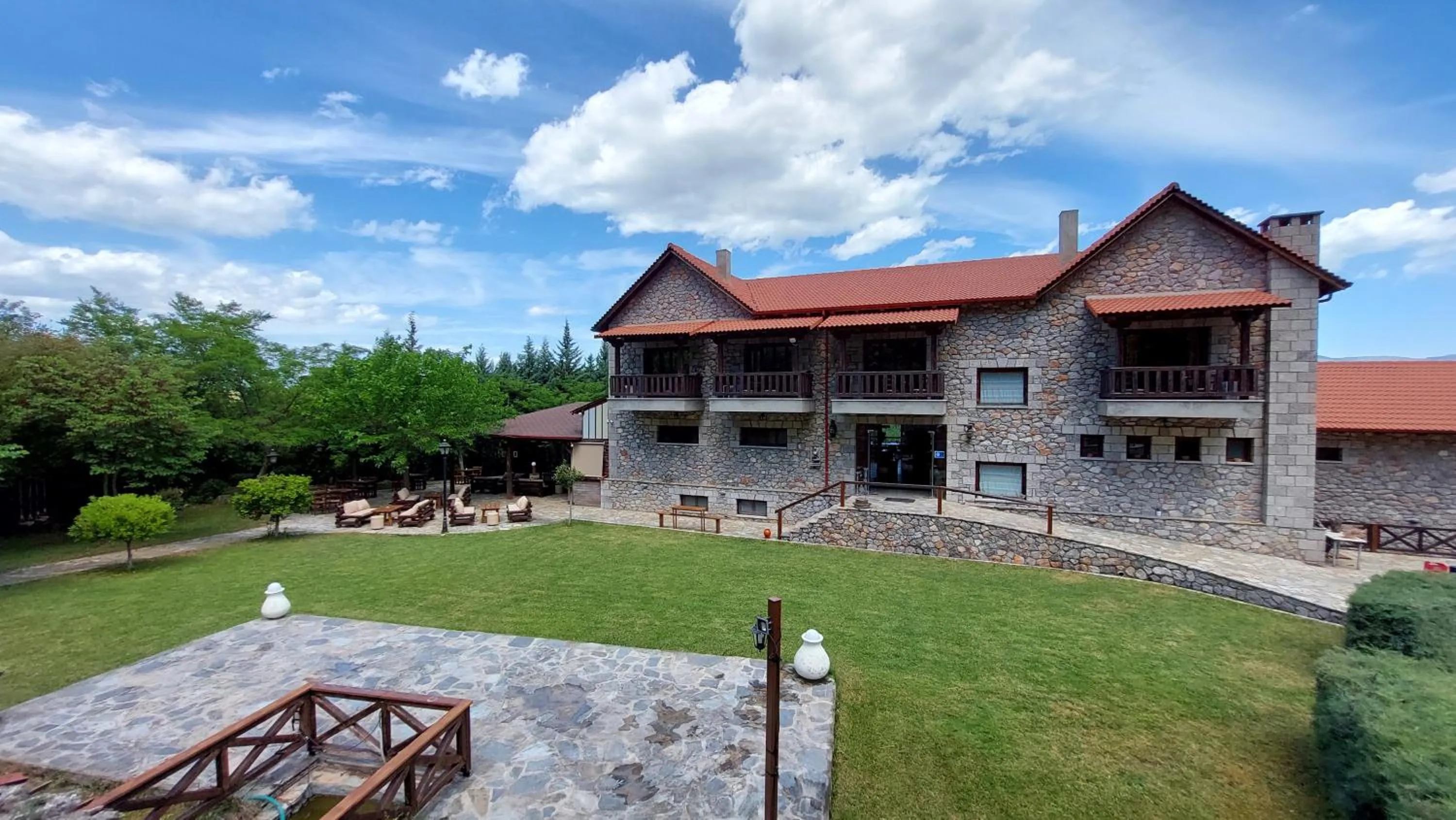 Property building in Metohi