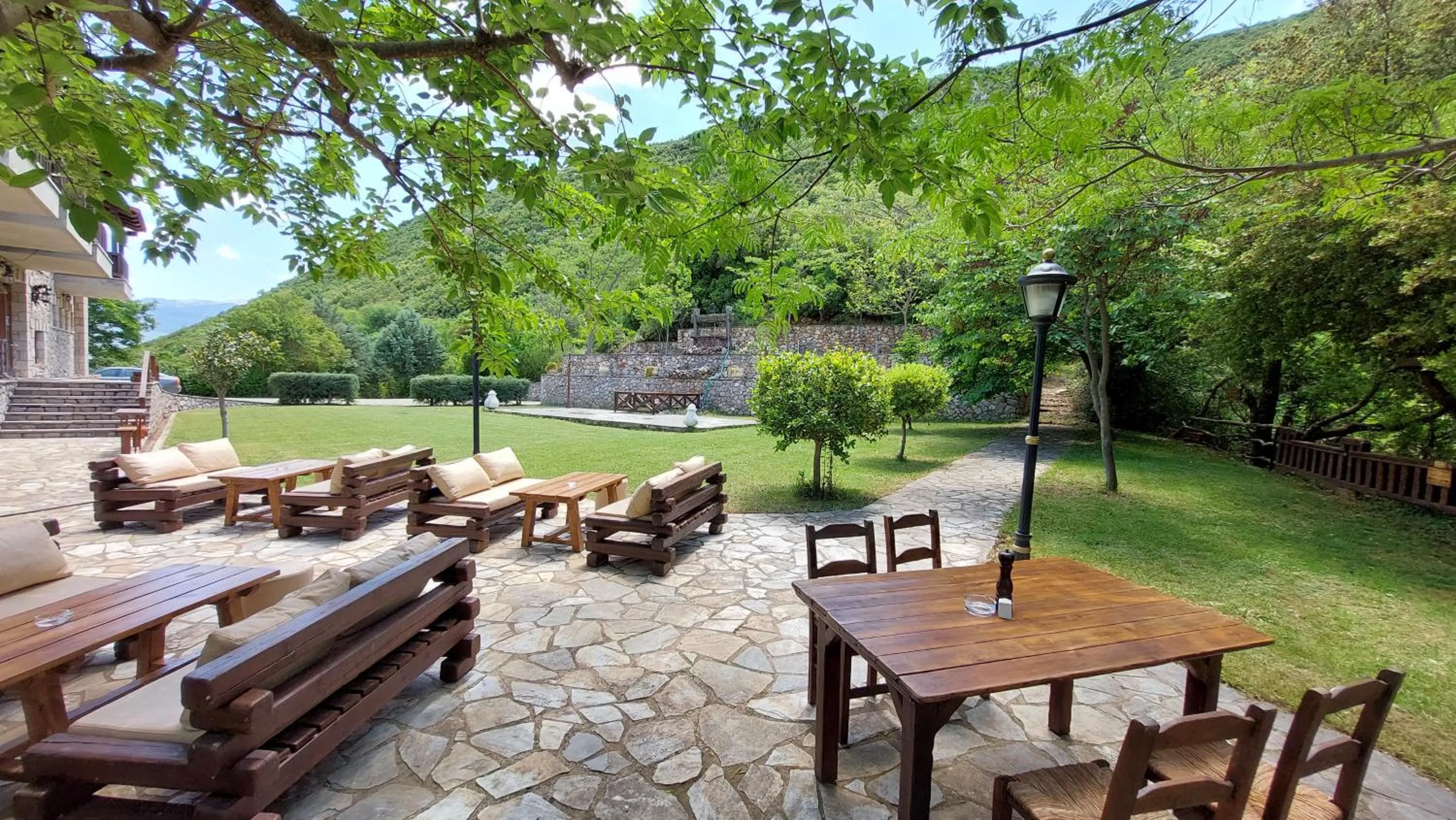 Property building in Metohi