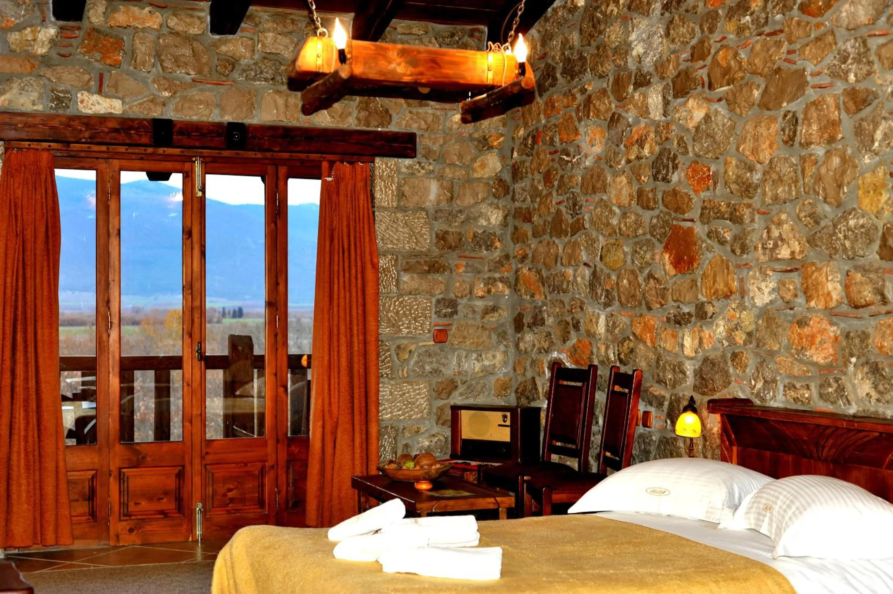 Bedroom, Bed in Metohi