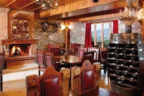 Restaurant/places to eat in Metohi