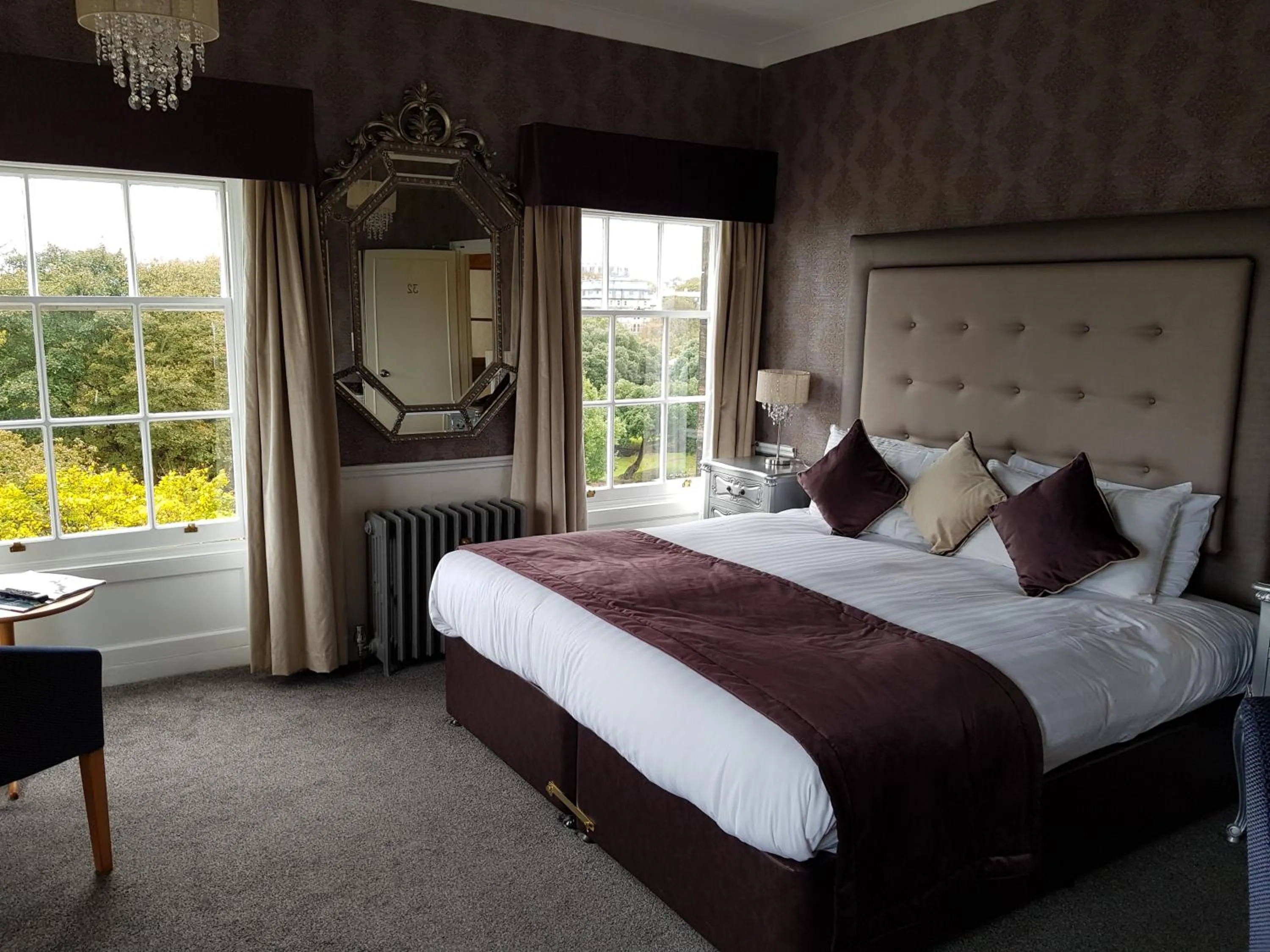 Bedroom, Bed in The Crescent Hotel