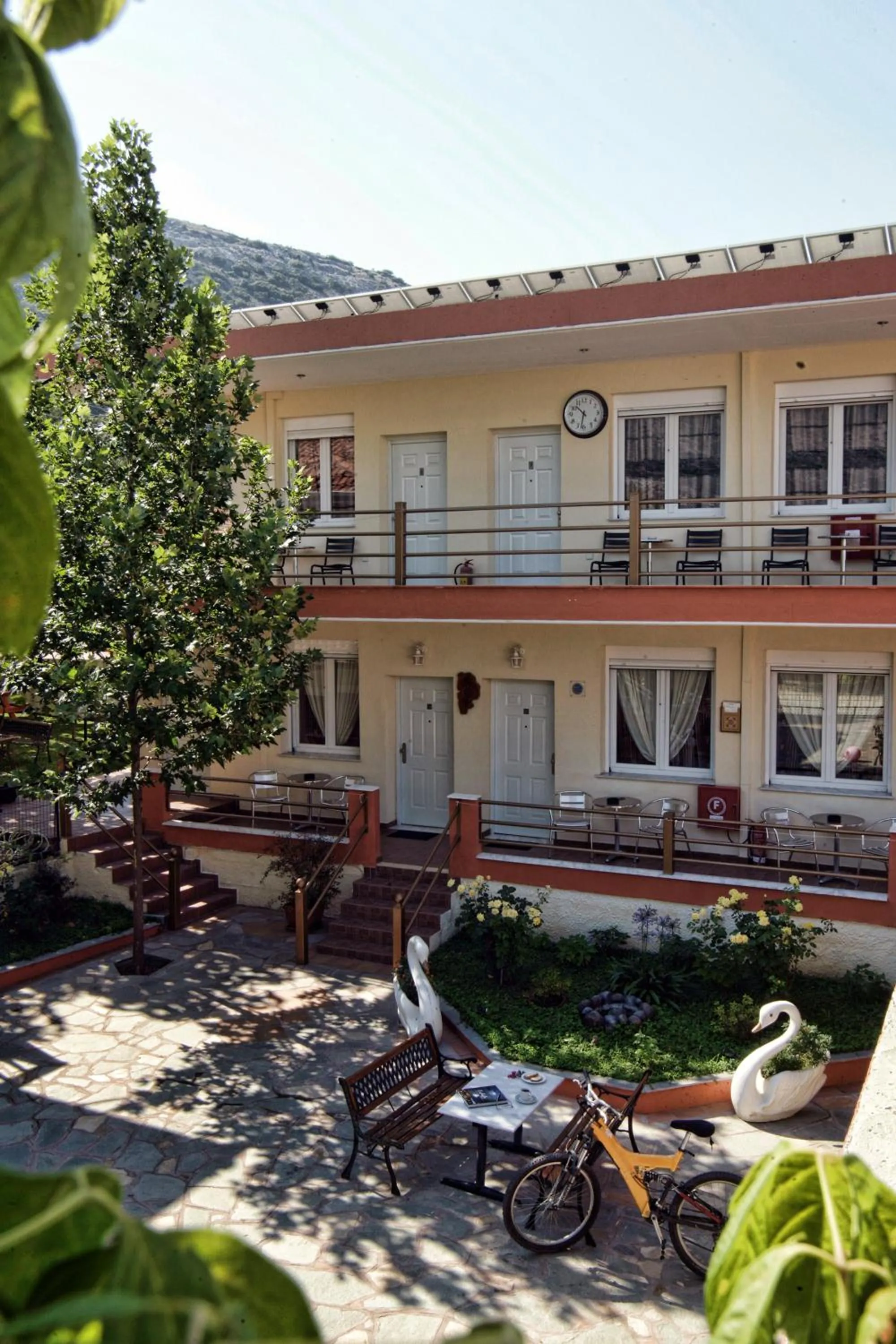 Facade/entrance in Anestis Studios