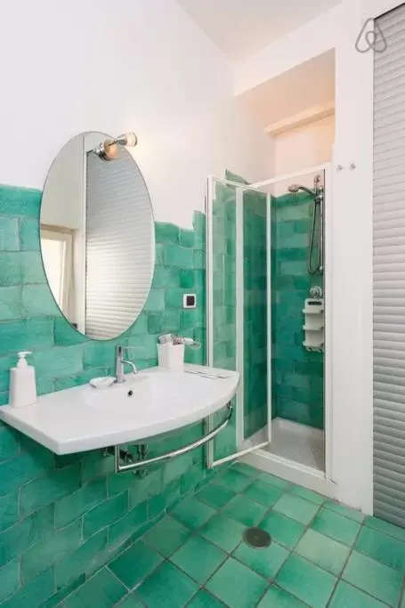 Shower in Bed and Breakfast Adelberga