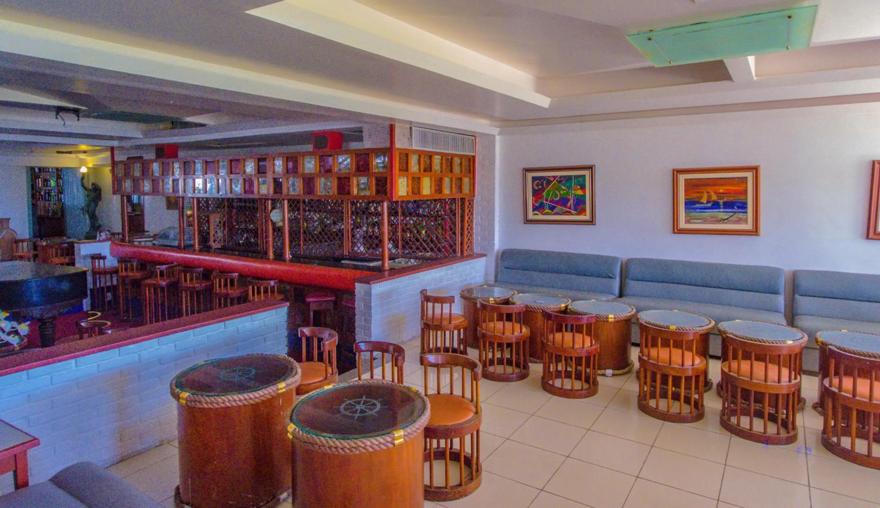 Lounge or bar in Baia Cabralia Hotel