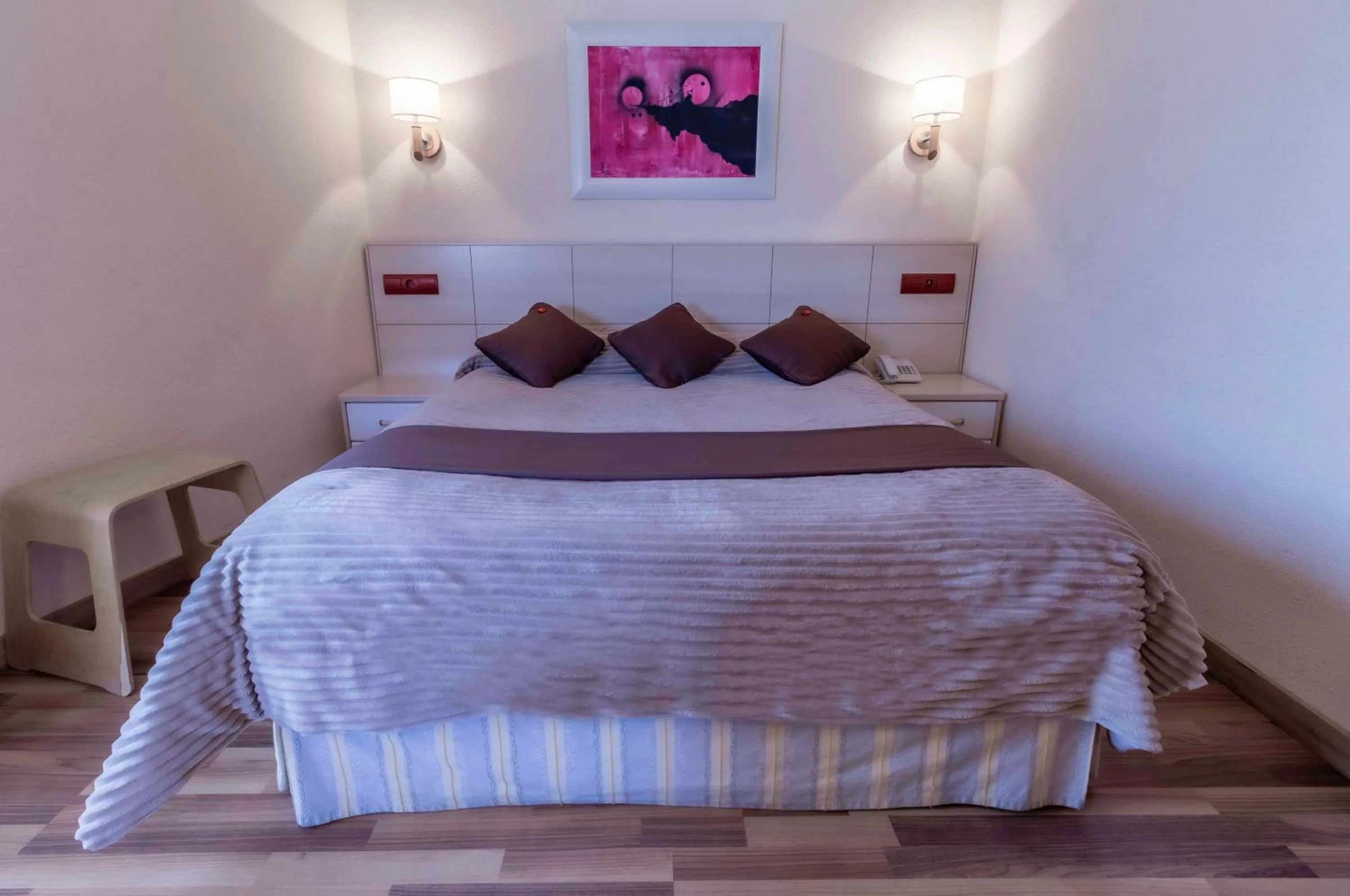 Bed in Hostal Rural El Caño by Vivere Stays