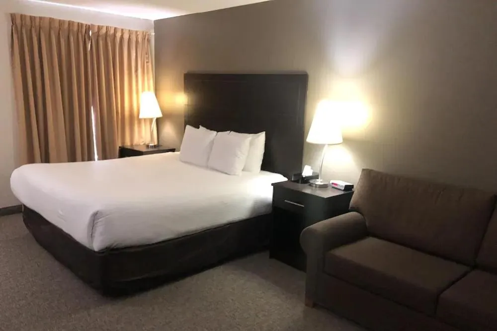 Bed in Ramada by Wyndham Lindsay