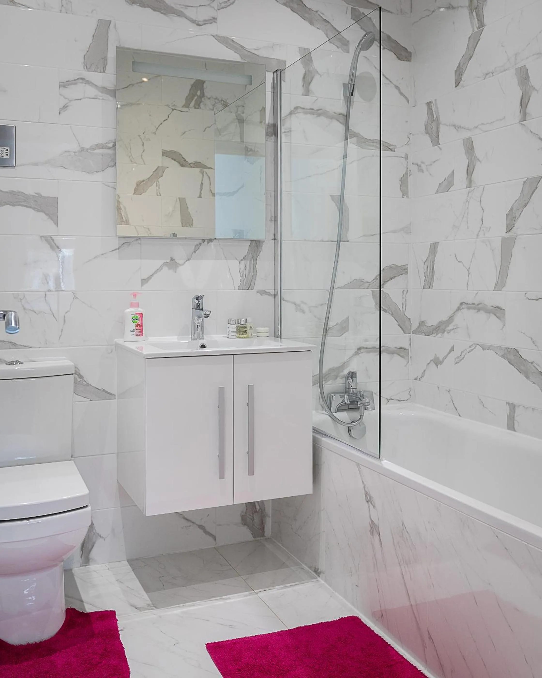 Bathroom in Cromwell road apartments