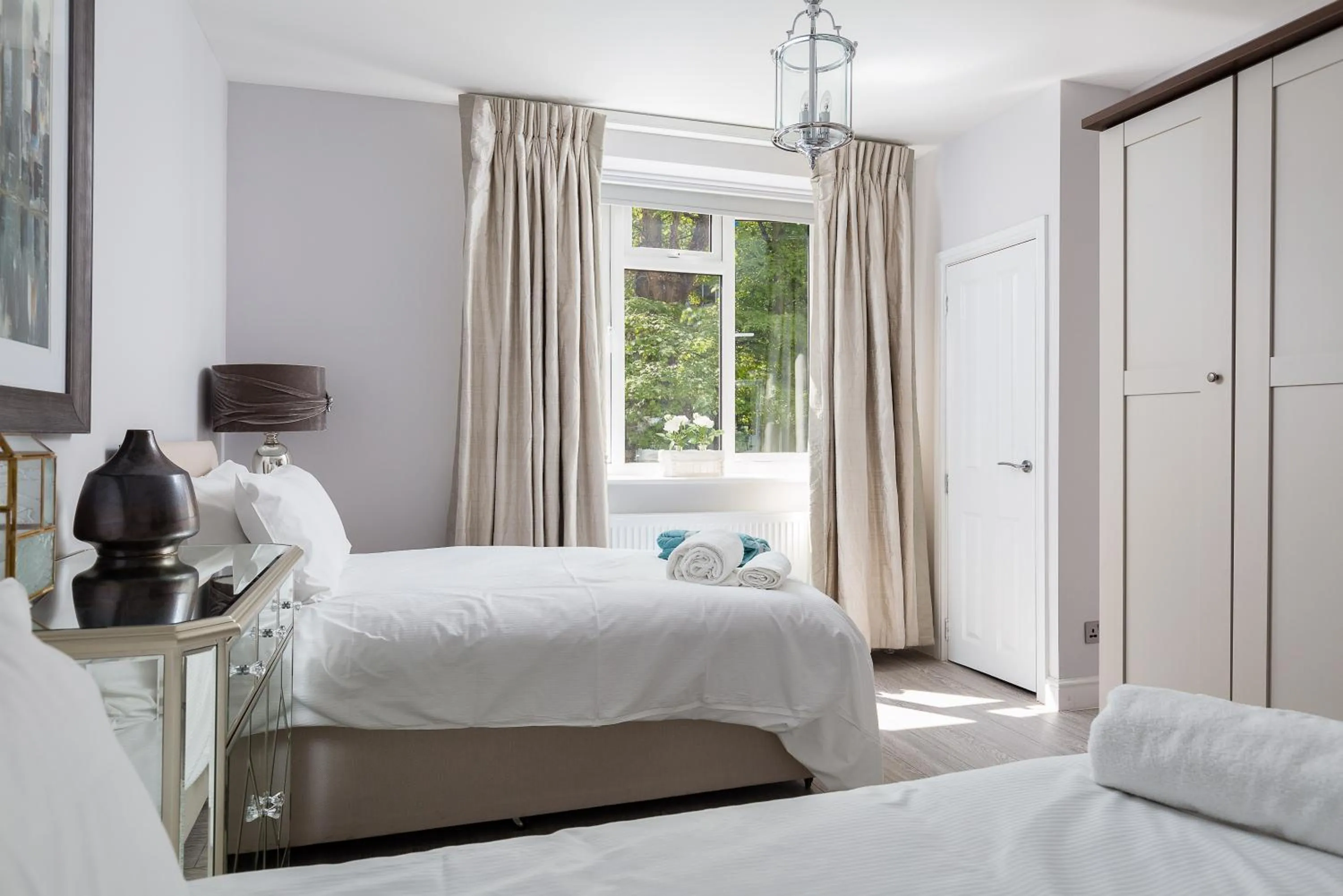 Bedroom, Bed in Cromwell road apartments