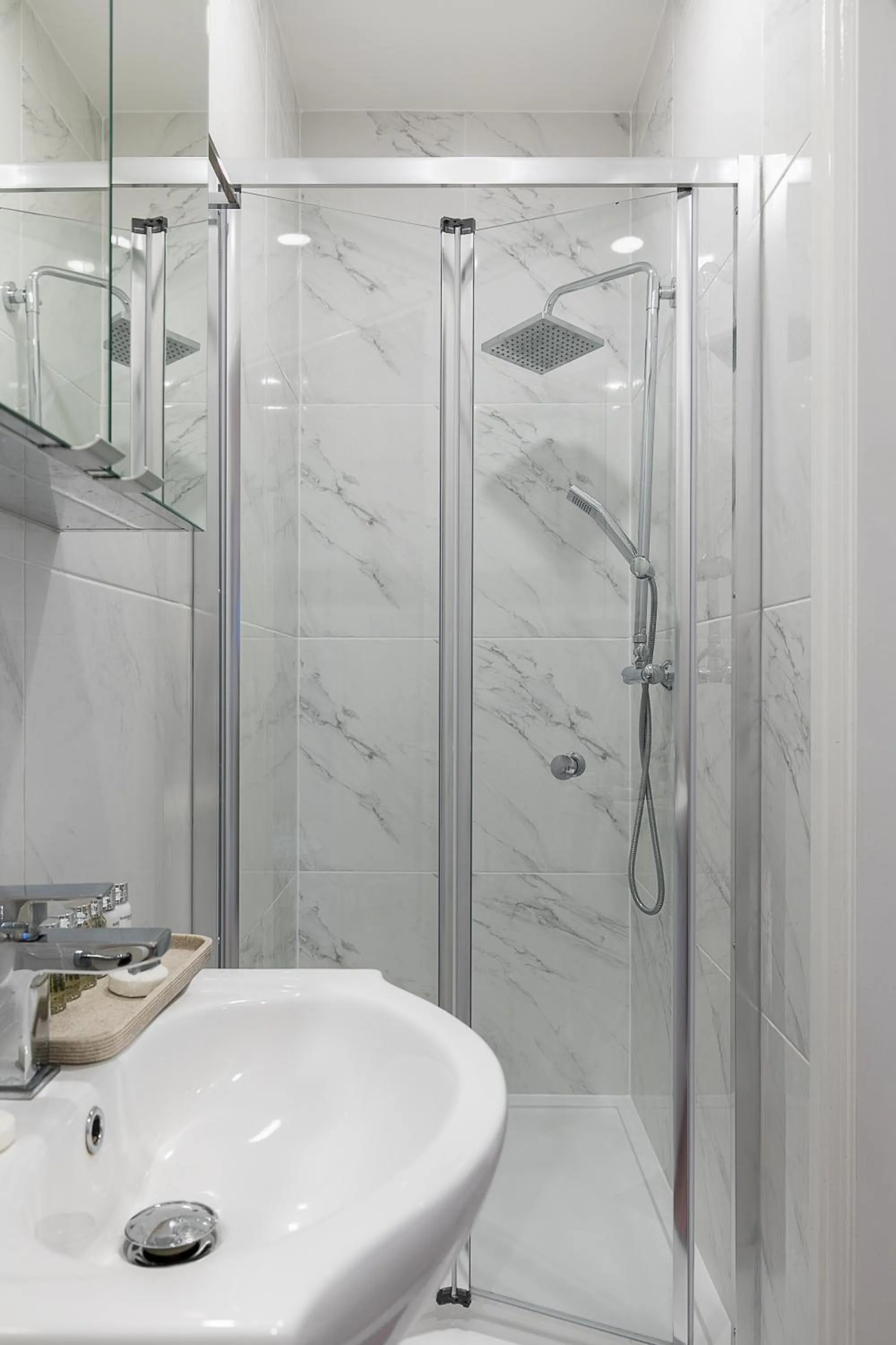 Bathroom in Cromwell road apartments