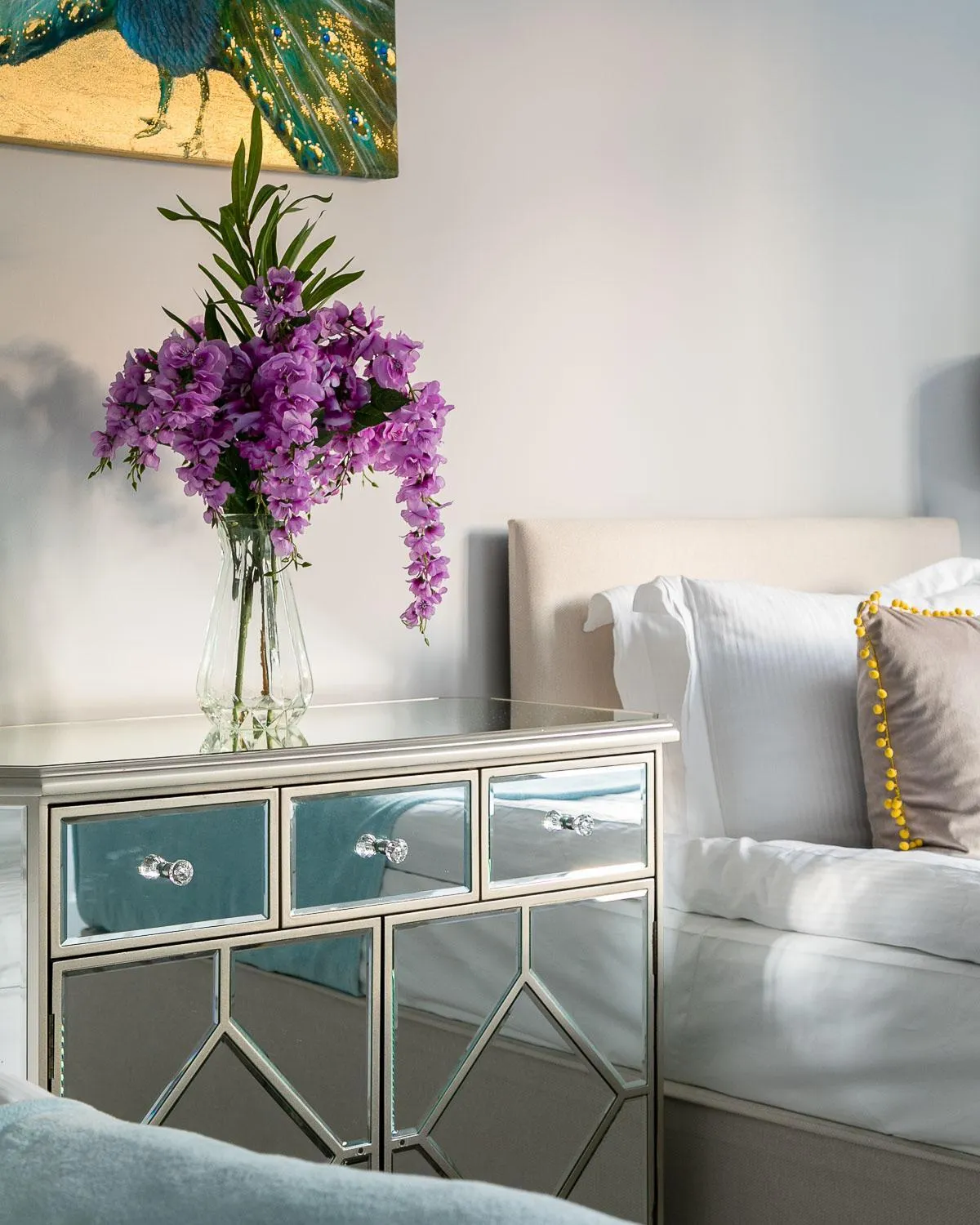 Bedroom in Cromwell road apartments