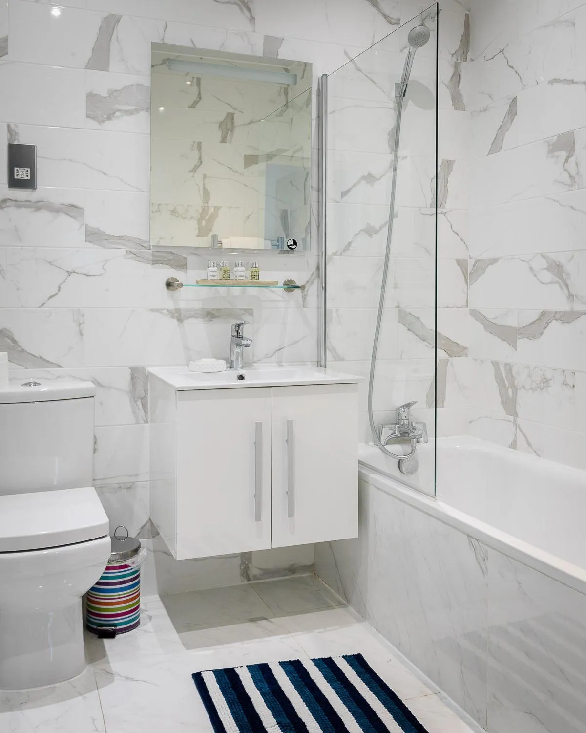 Bathroom in Cromwell road apartments