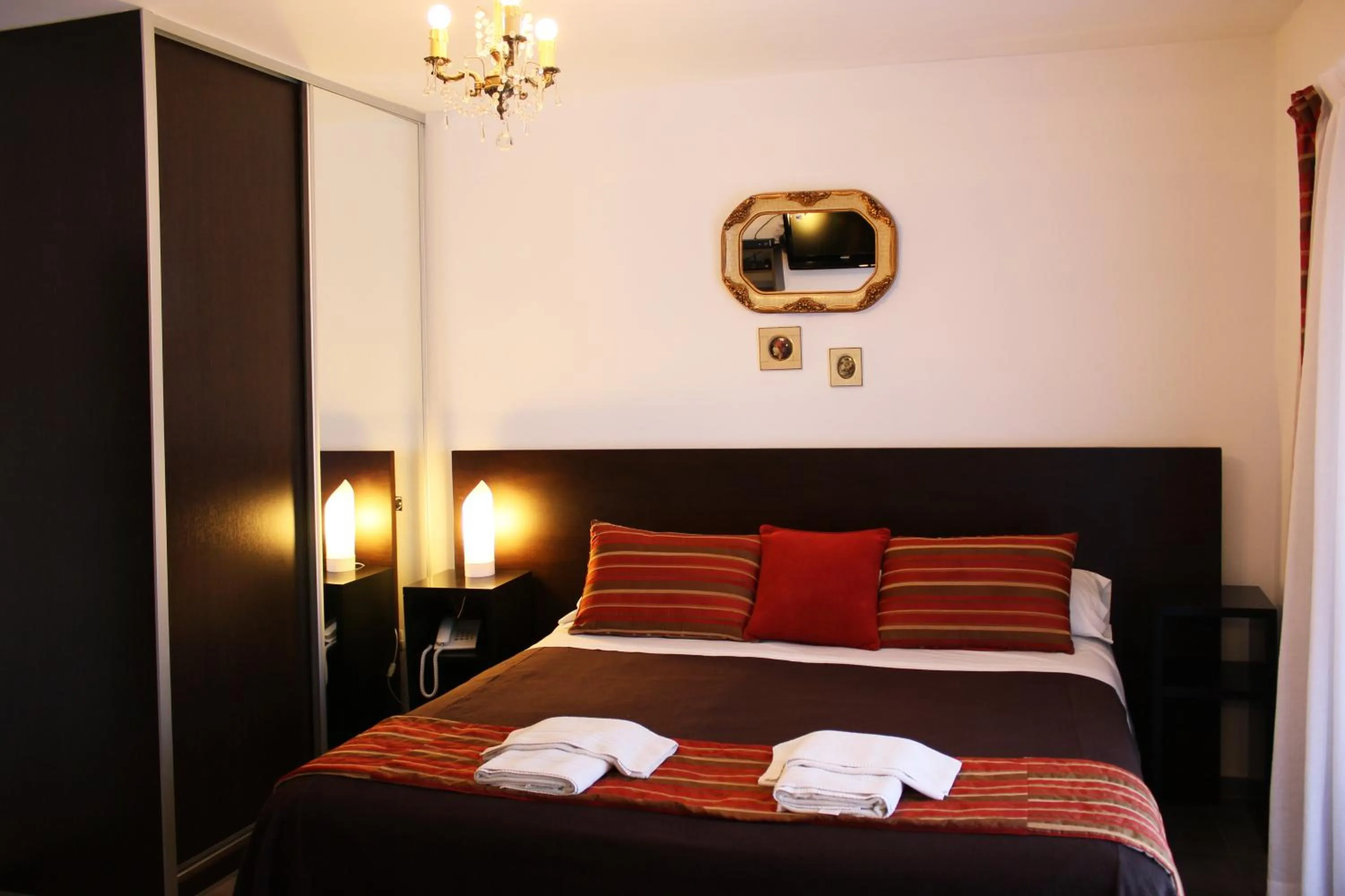 Photo of the whole room, Bed in Apart & Hotel Neptuno