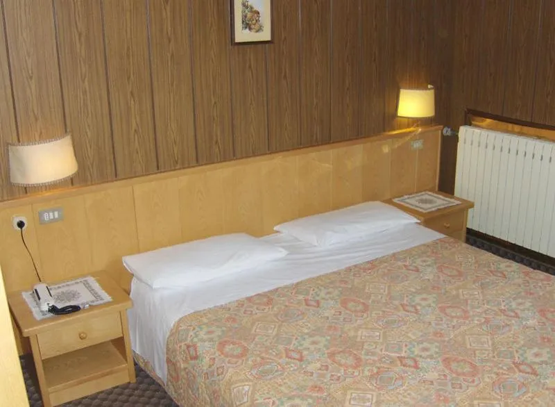 Bedroom, Bed in Hotel Miramonti