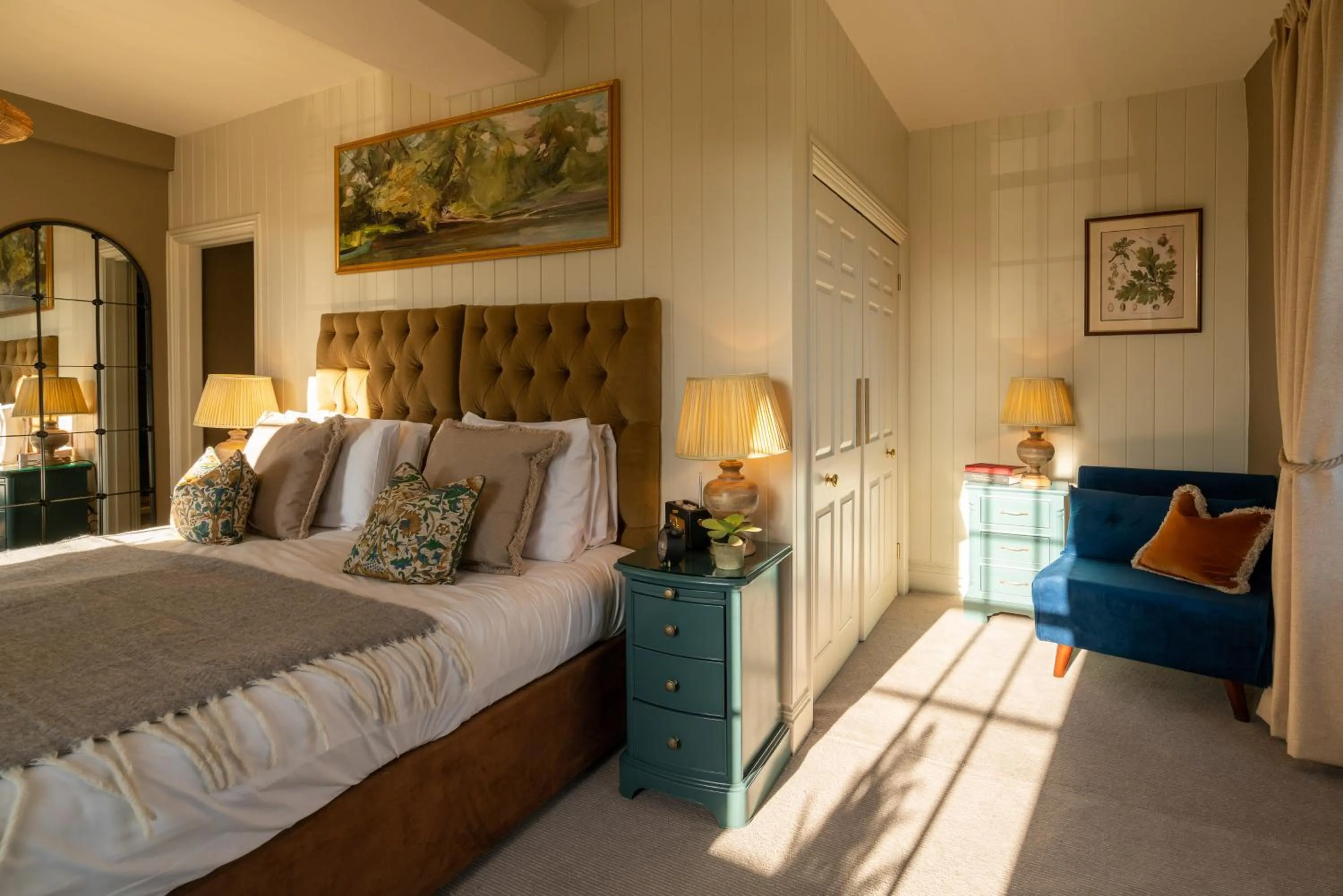 Seating area, Bed in Prince of Burford