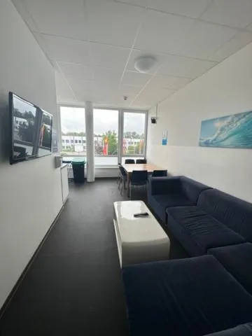 Communal lounge/ TV room in Arena Hostel & Monteurzimmer
