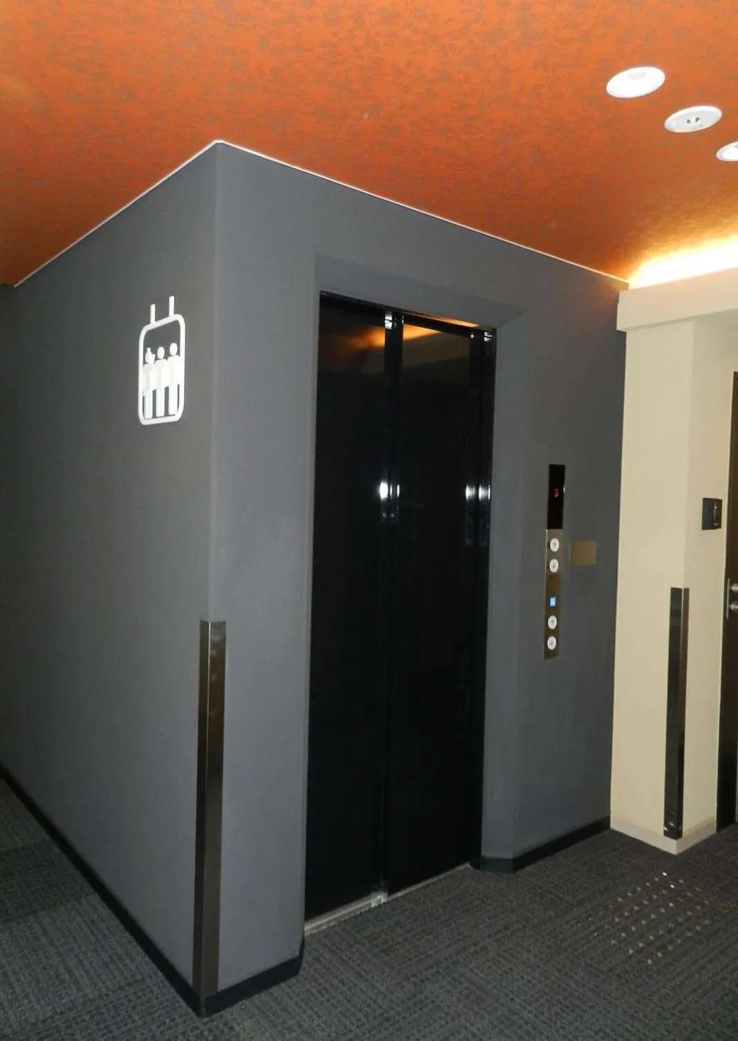 elevator in Kyoto Sanjo Ohashi