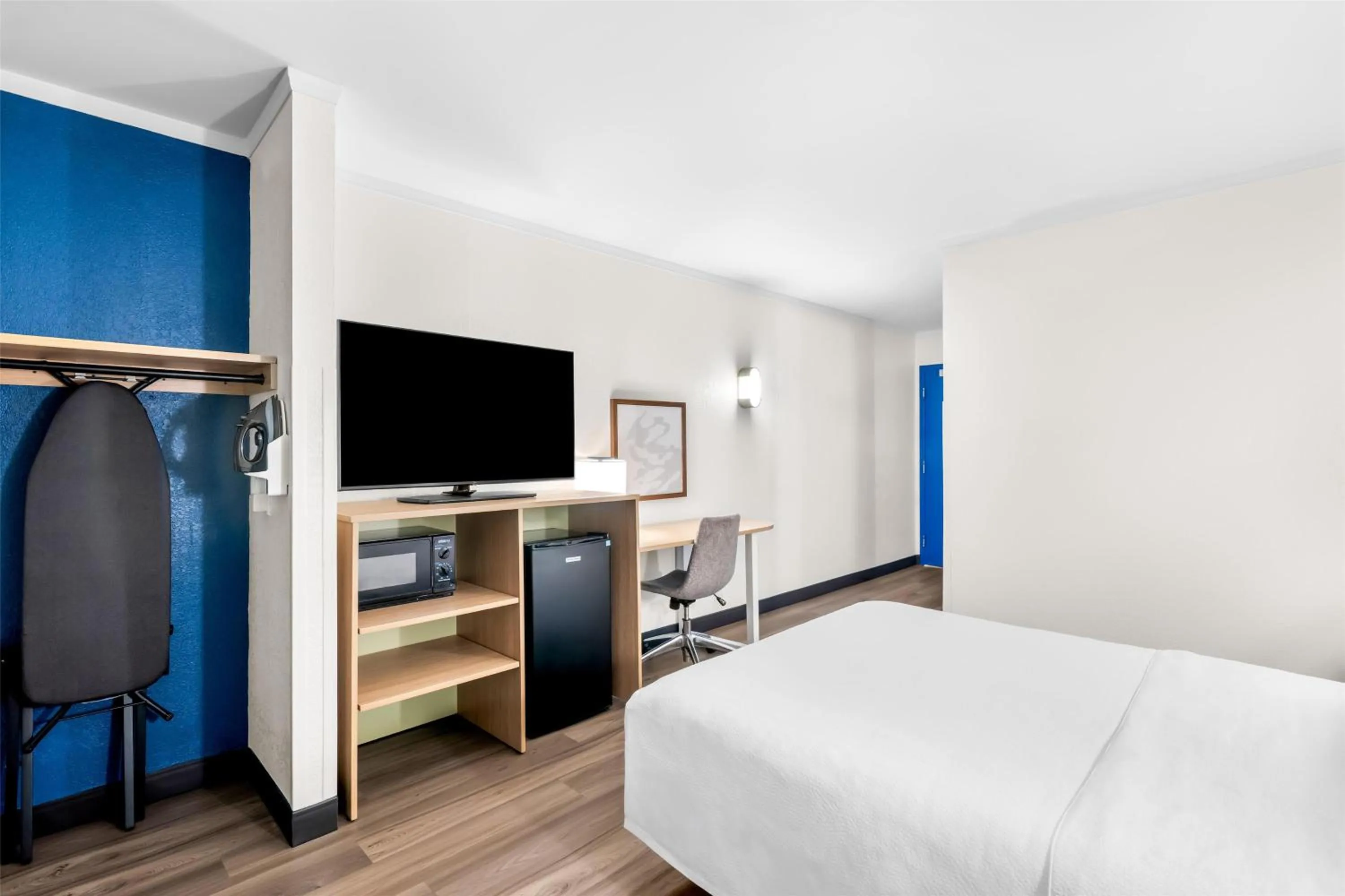 Bedroom, Bed in Spark by Hilton Roanoke Civic Center