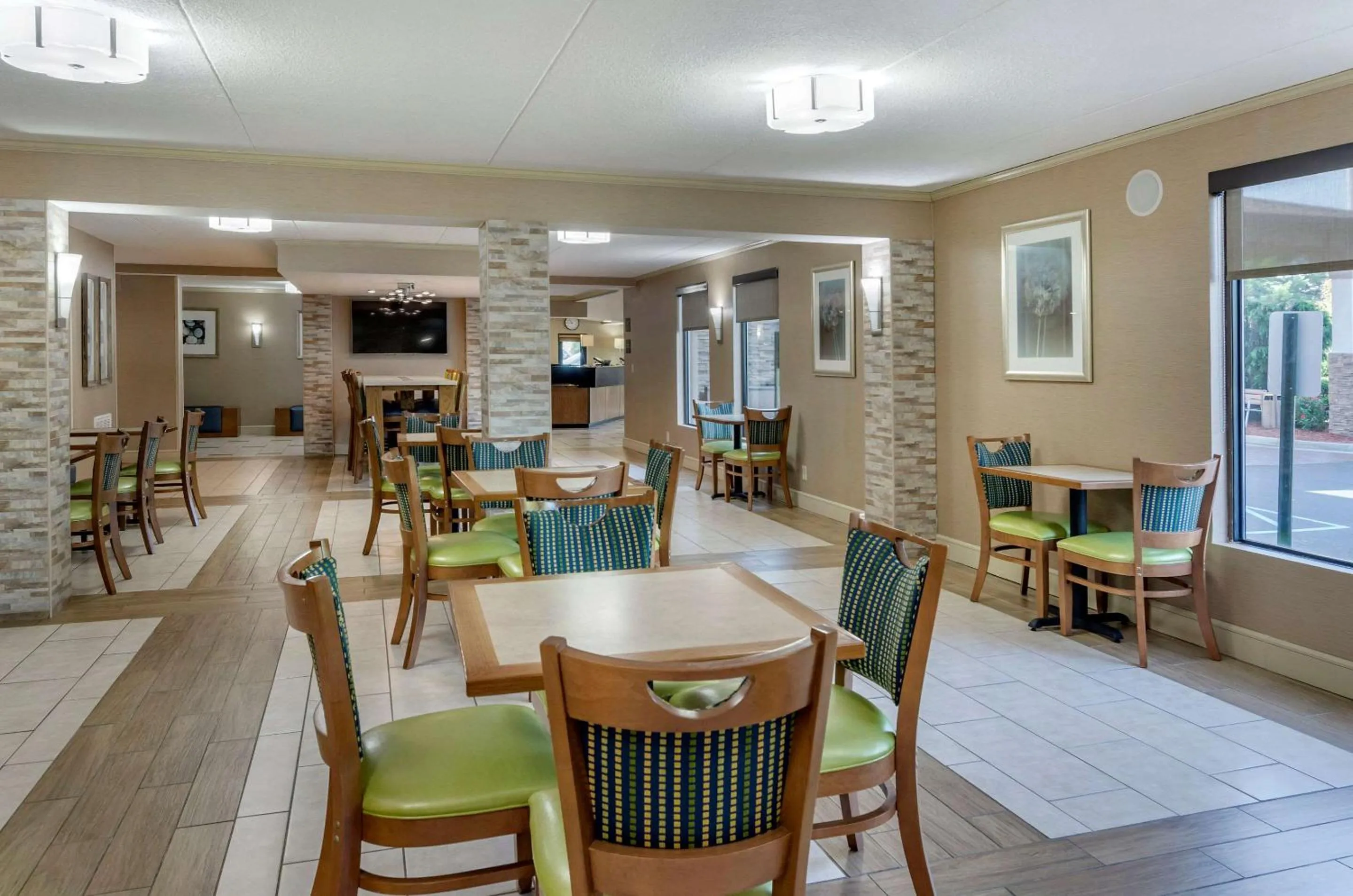 Restaurant/places to eat in Comfort Inn Roanoke Civic Center