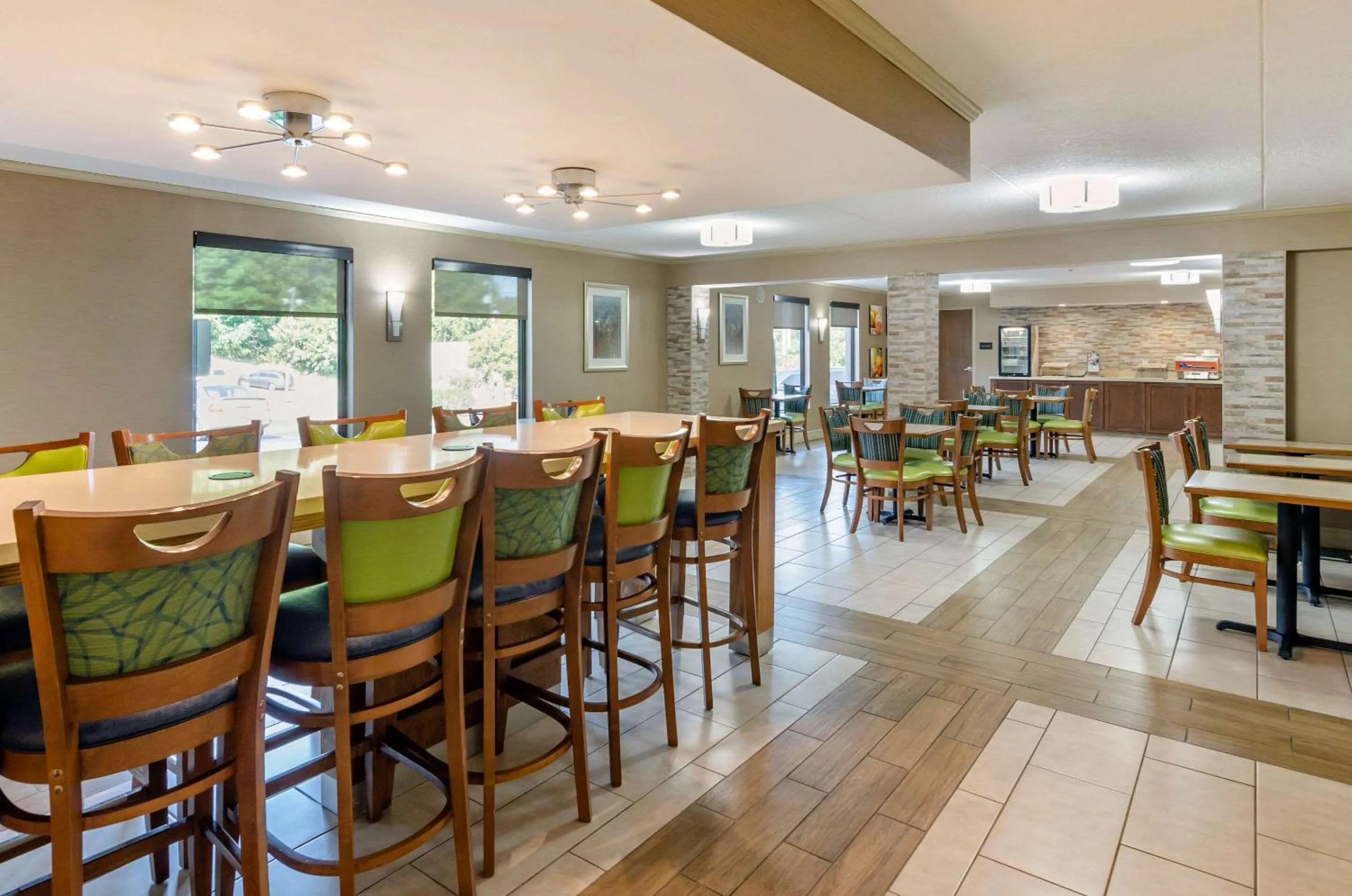 Restaurant/places to eat in Comfort Inn Roanoke Civic Center