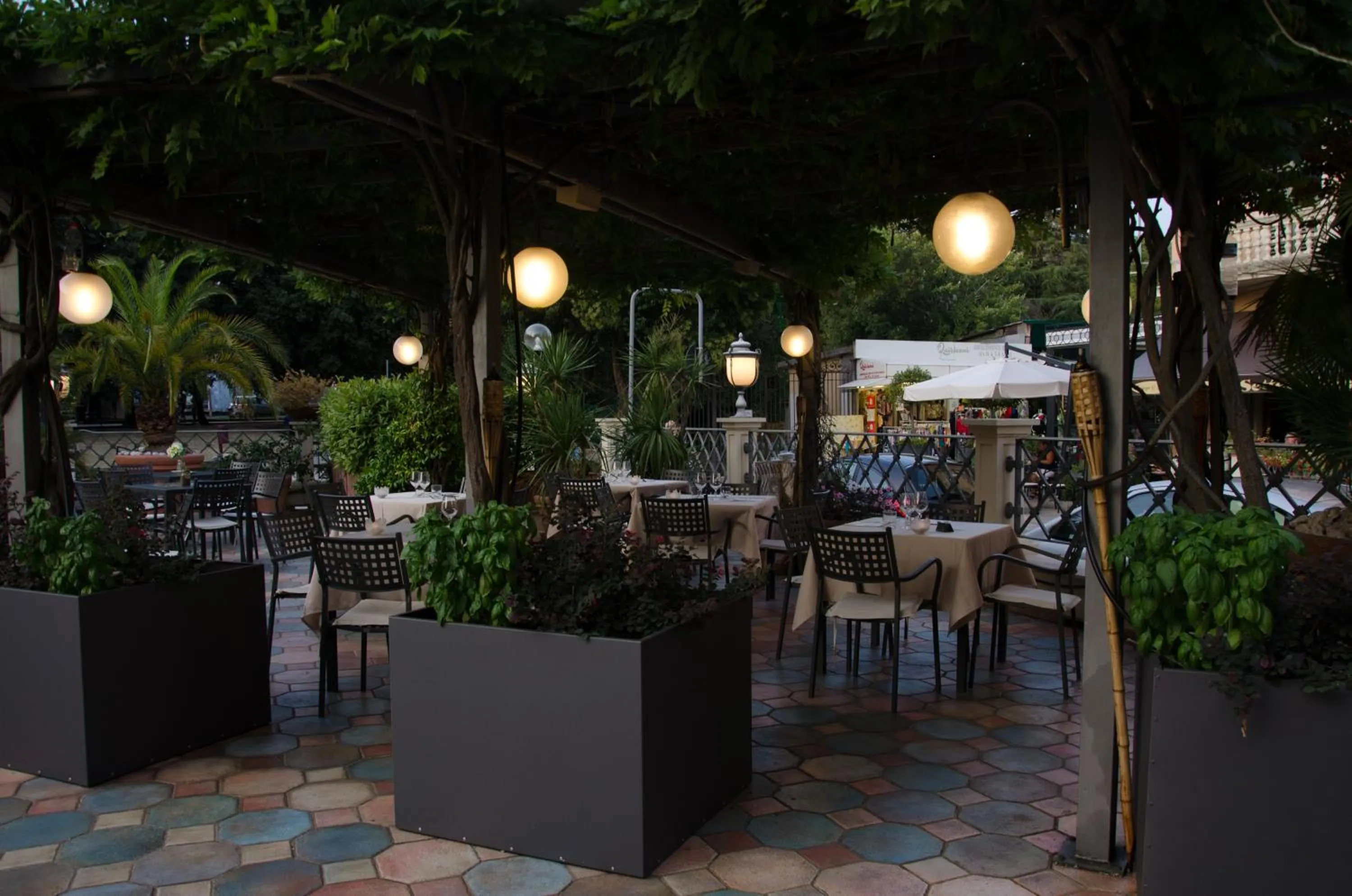 Restaurant/places to eat in Hotel Settentrionale Esplanade