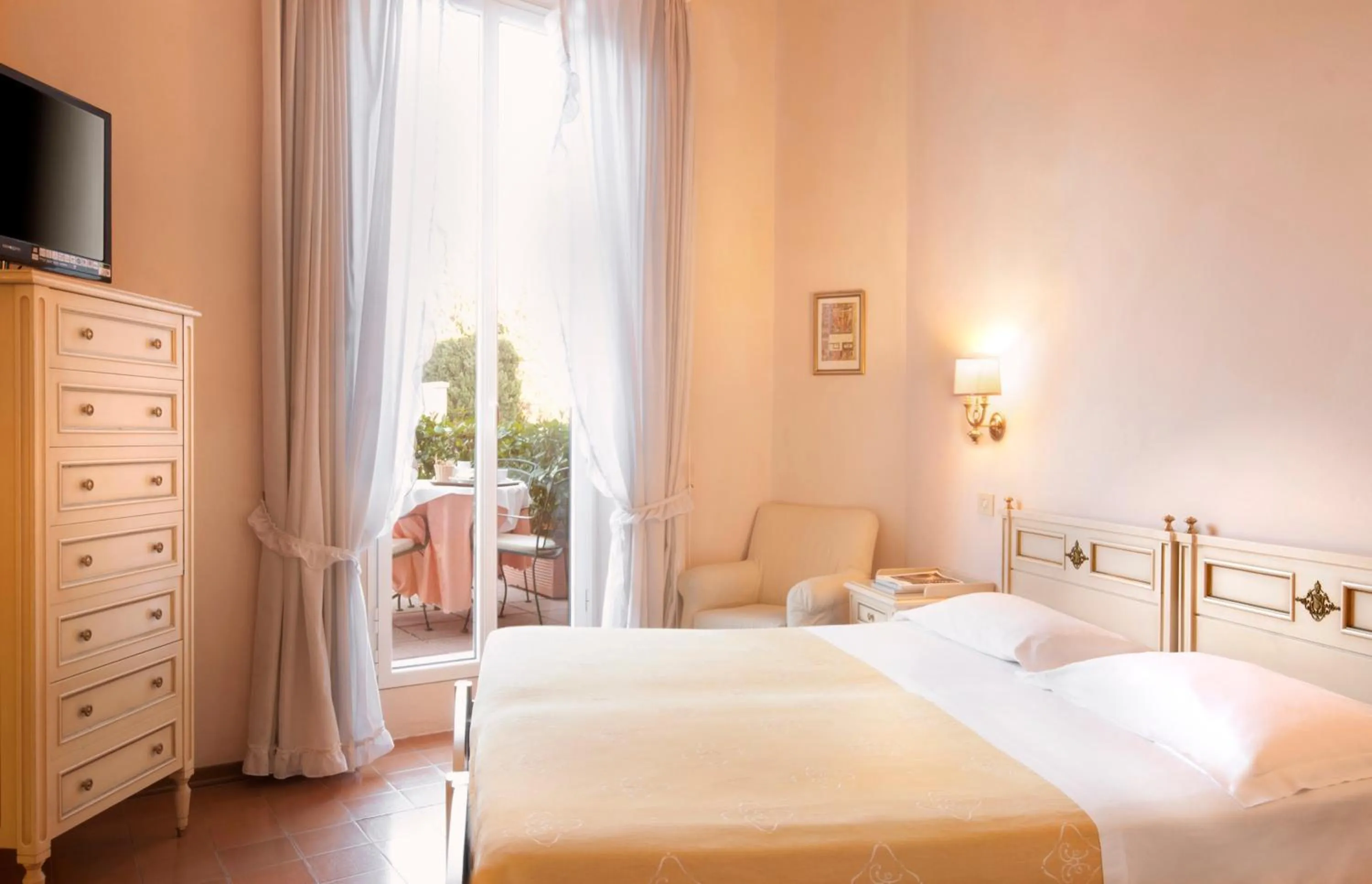 Photo of the whole room, Bed in Hotel Settentrionale Esplanade