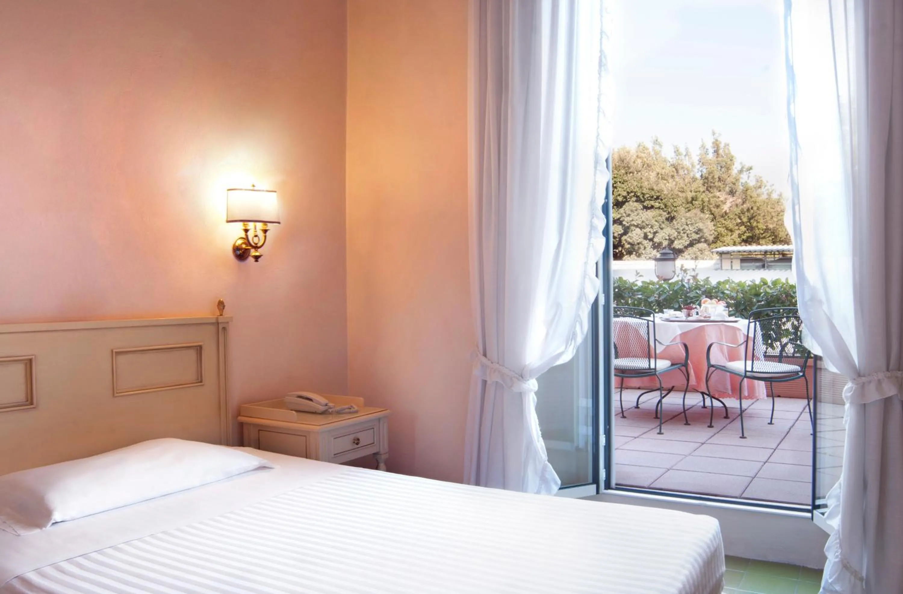 Photo of the whole room, Bed in Hotel Settentrionale Esplanade