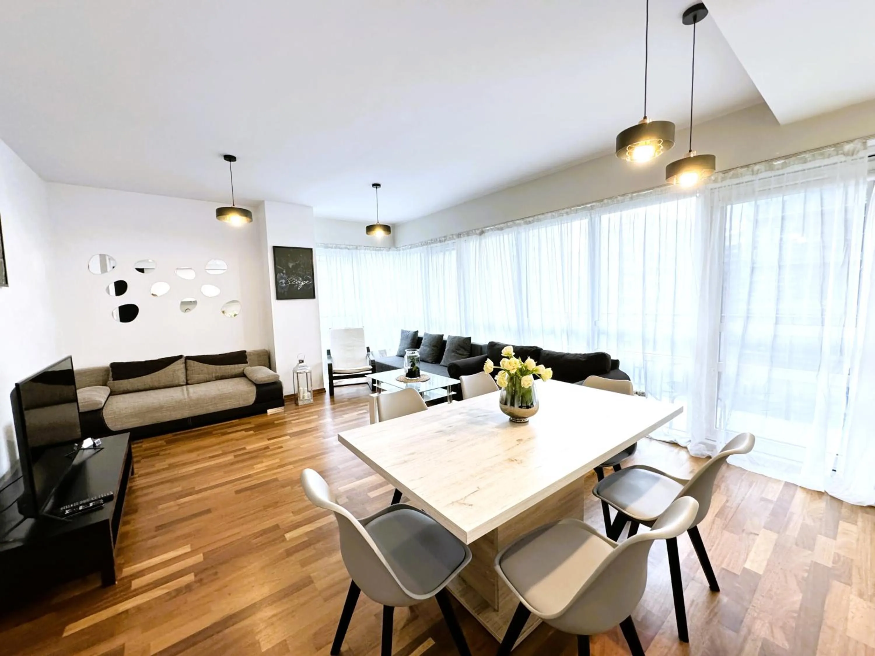 TV and multimedia in Platinum Towers Country 2 Country