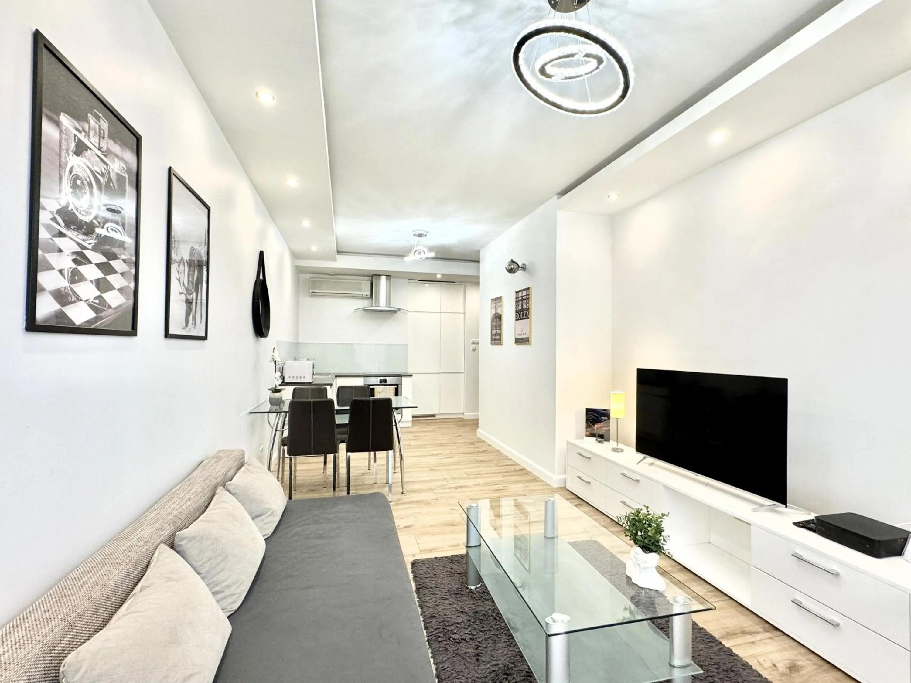 TV and multimedia in Platinum Towers Country 2 Country