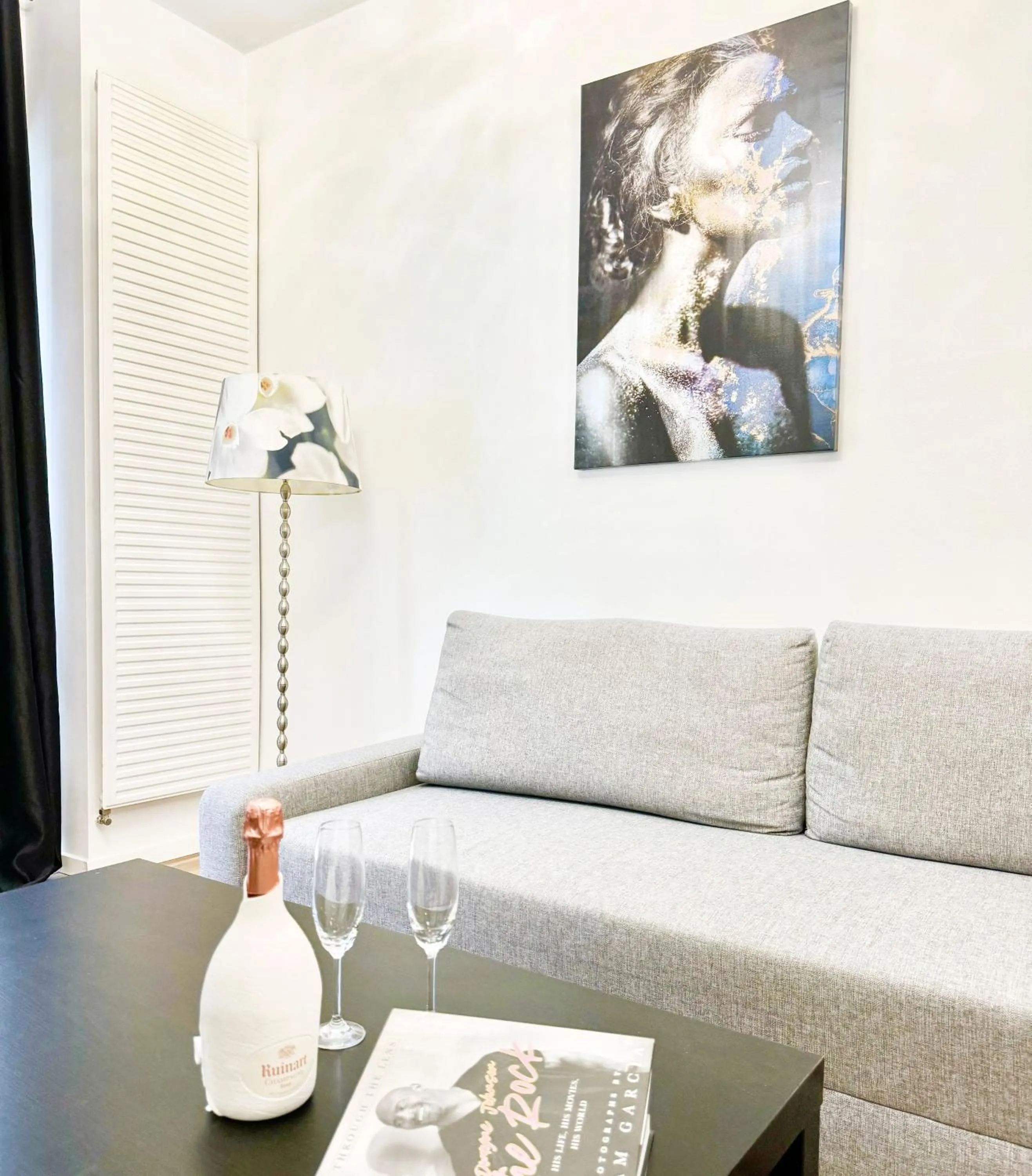 Seating area in Platinum Towers Country 2 Country