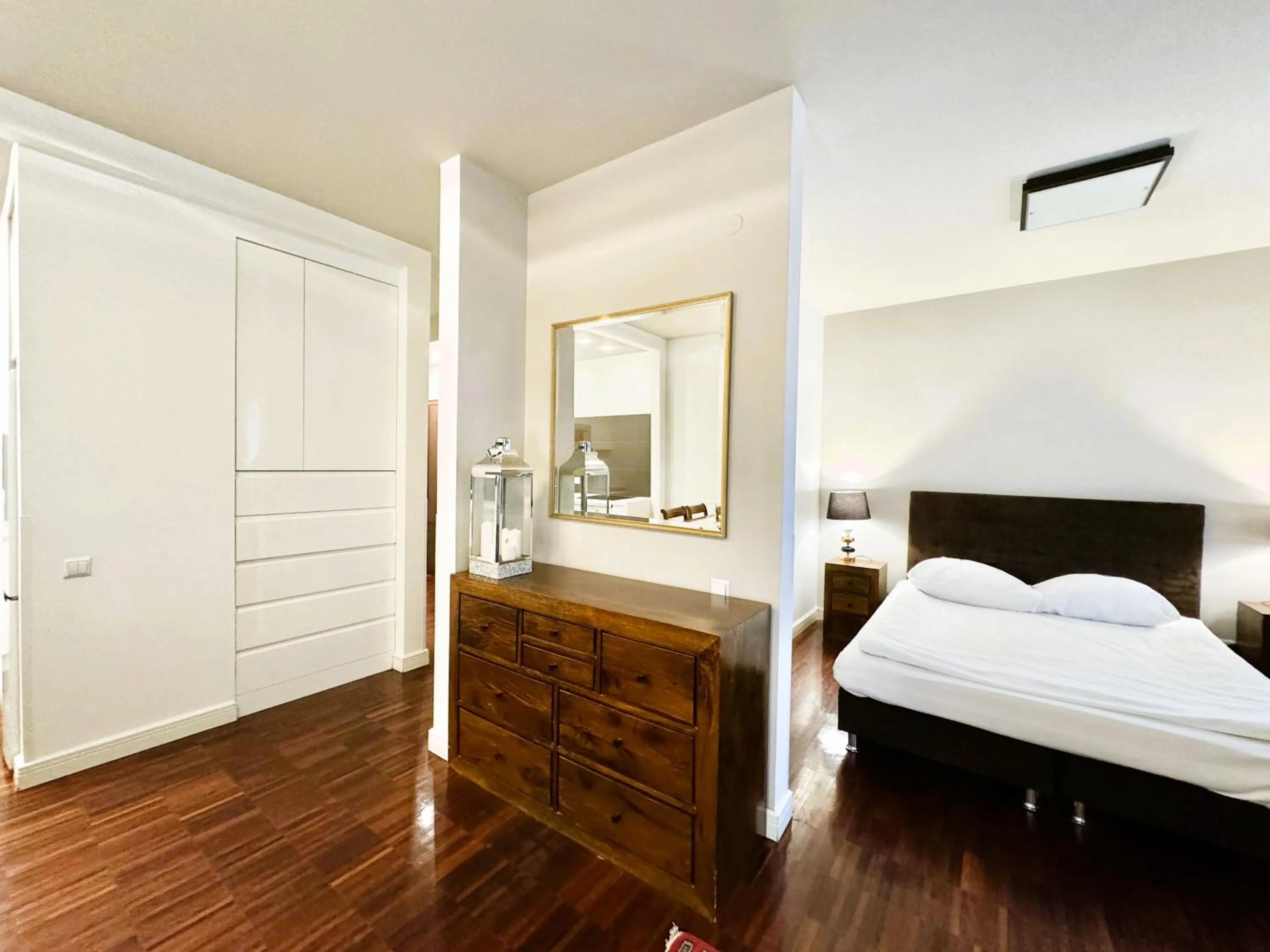 Bed in Platinum Towers Country 2 Country