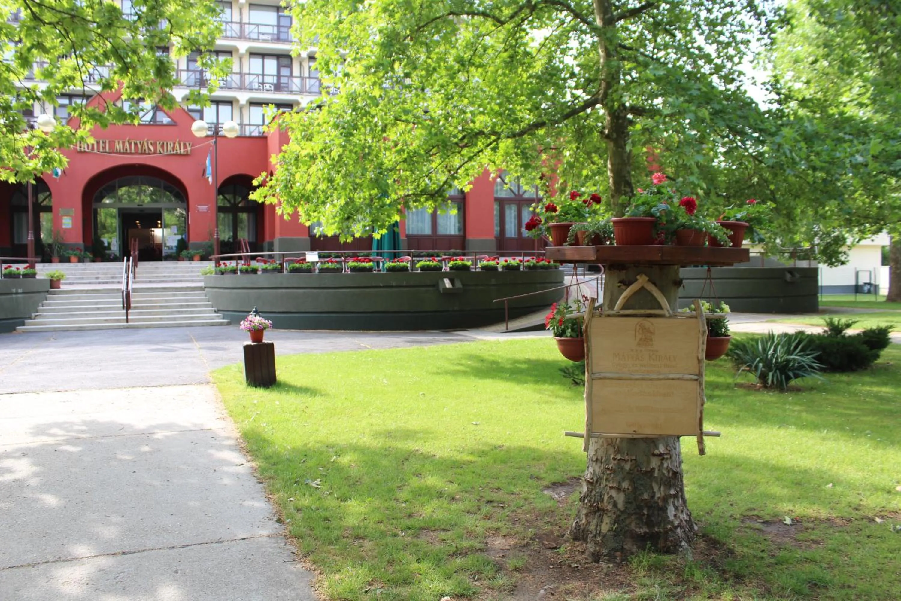 Facade/entrance in Mátyás Király Gyógy- és Wellness Hotel