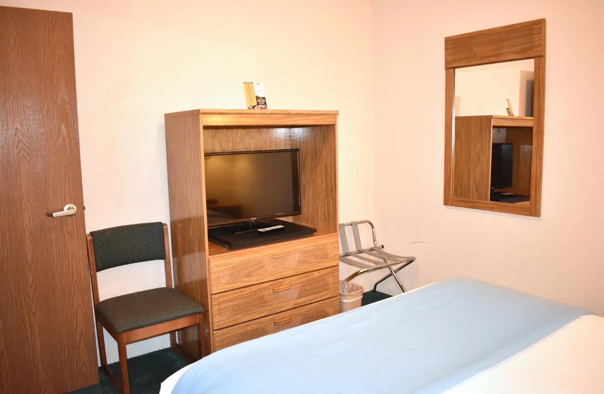 One-Bedroom Suite in Americas Best Value Inn & Suites - Tahquamenon Country One-Bedroom Suite in Americas Best Value Inn & Suites - Tahquamenon Country