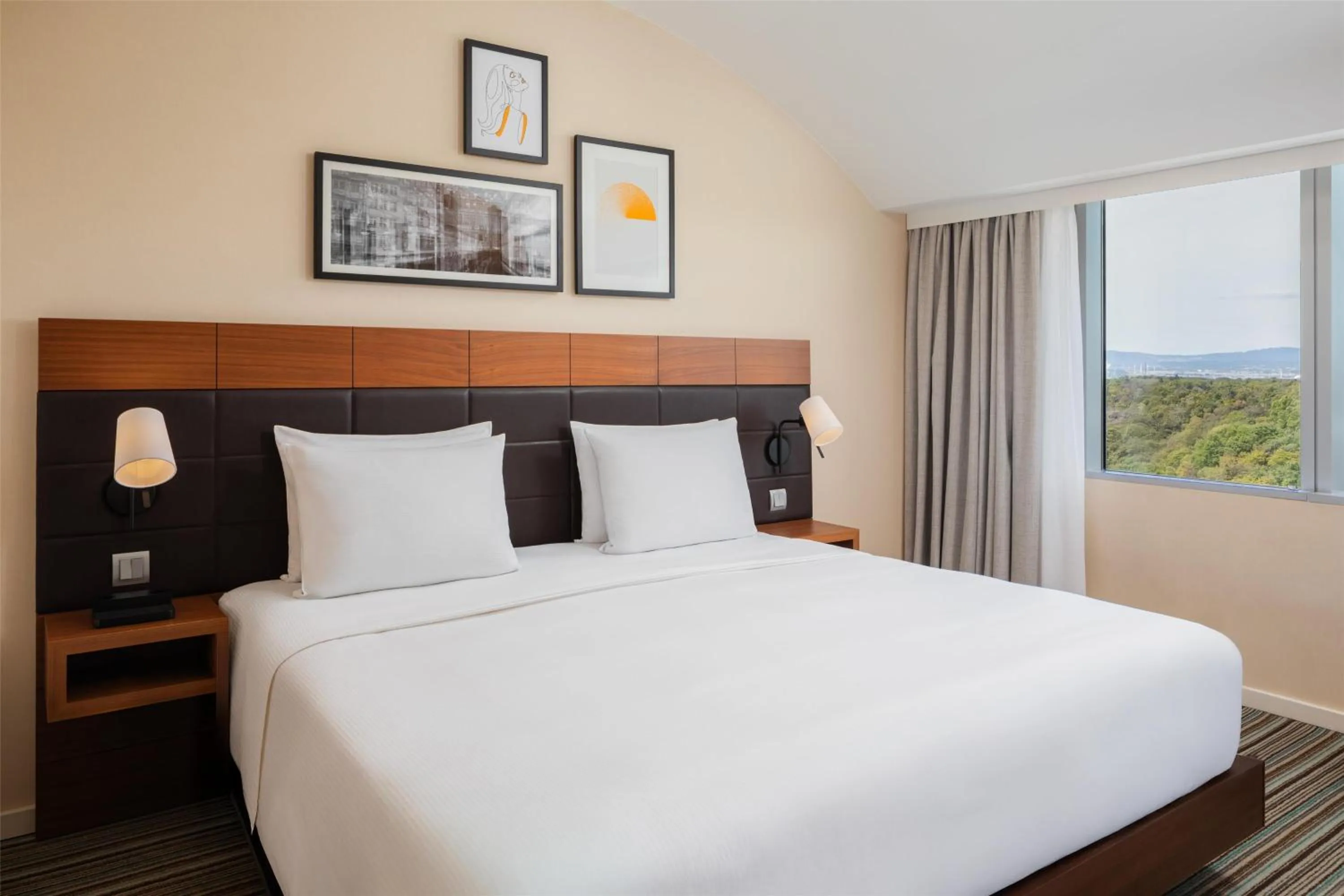 Bed in Hilton Garden Inn Frankfurt Airport