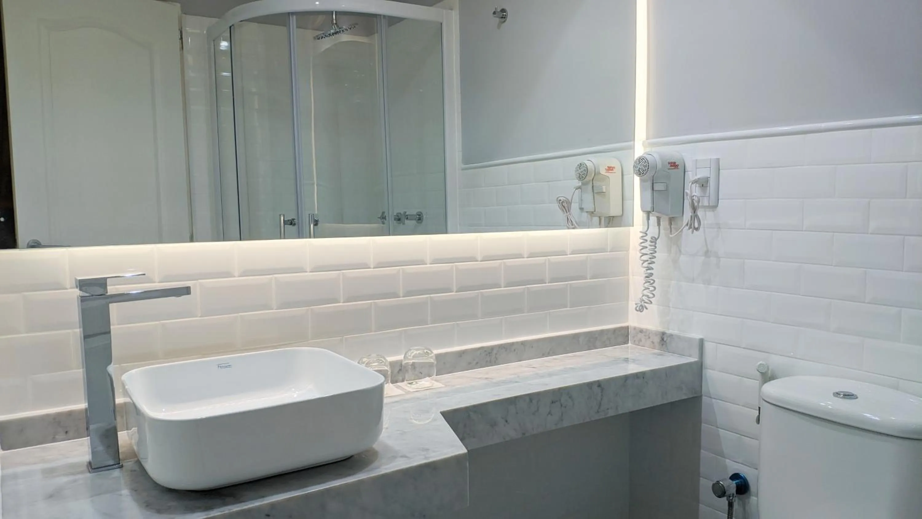 Bathroom in Hotel Quijote