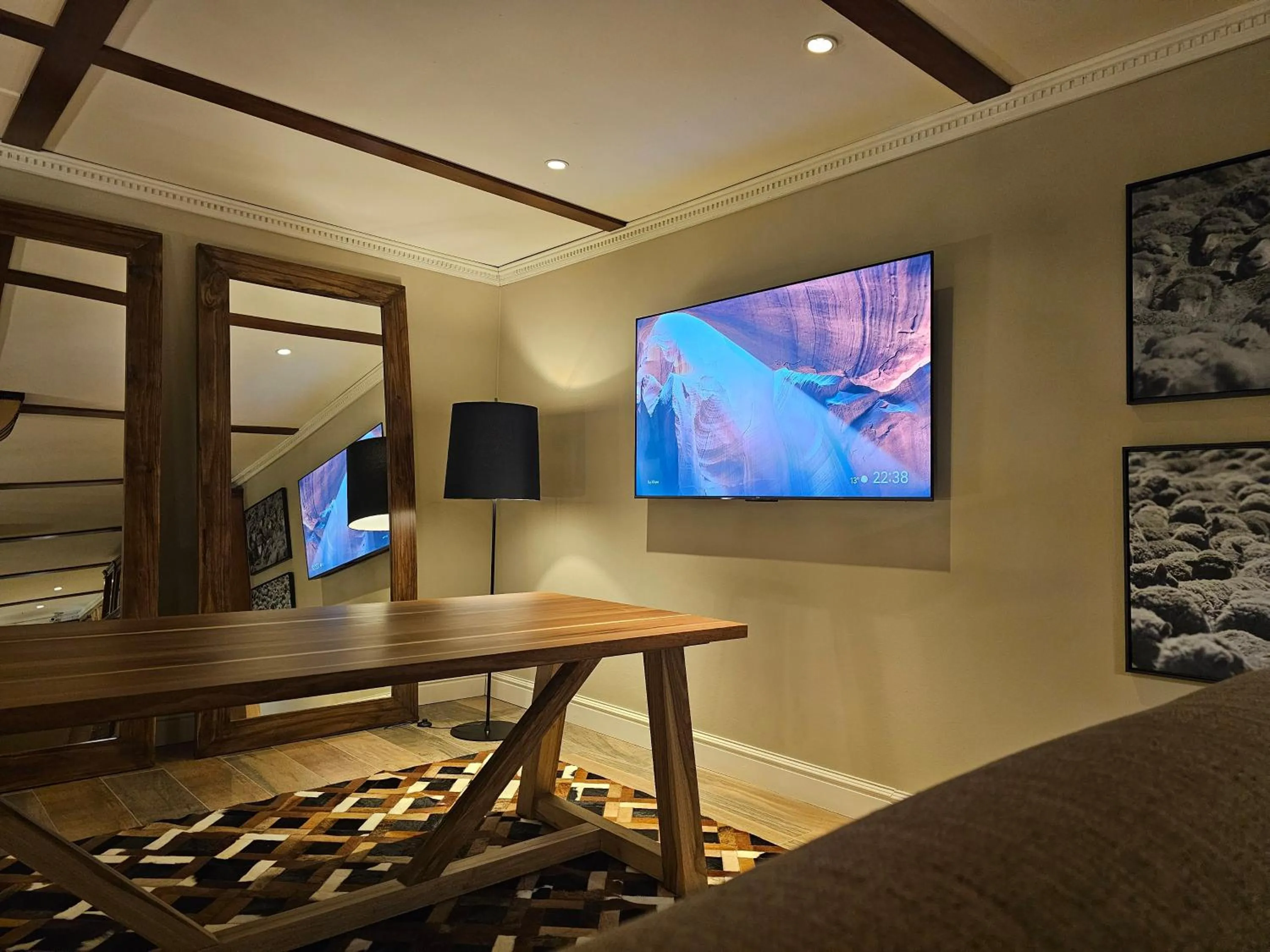 Communal lounge/ TV room in Hotel Quijote